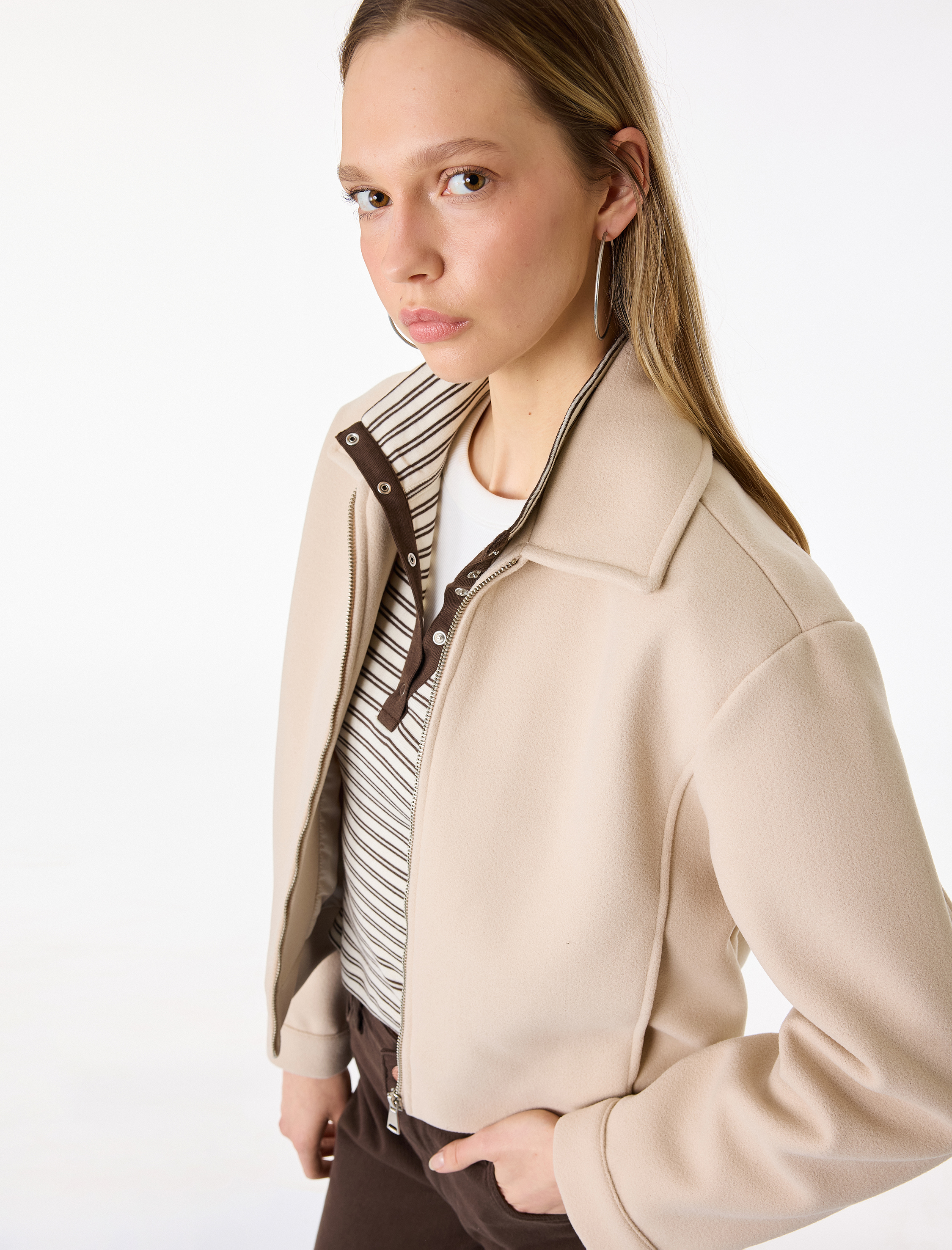   Cep Detaylı Klasik Yaka Fermuarlı Crop Ceket