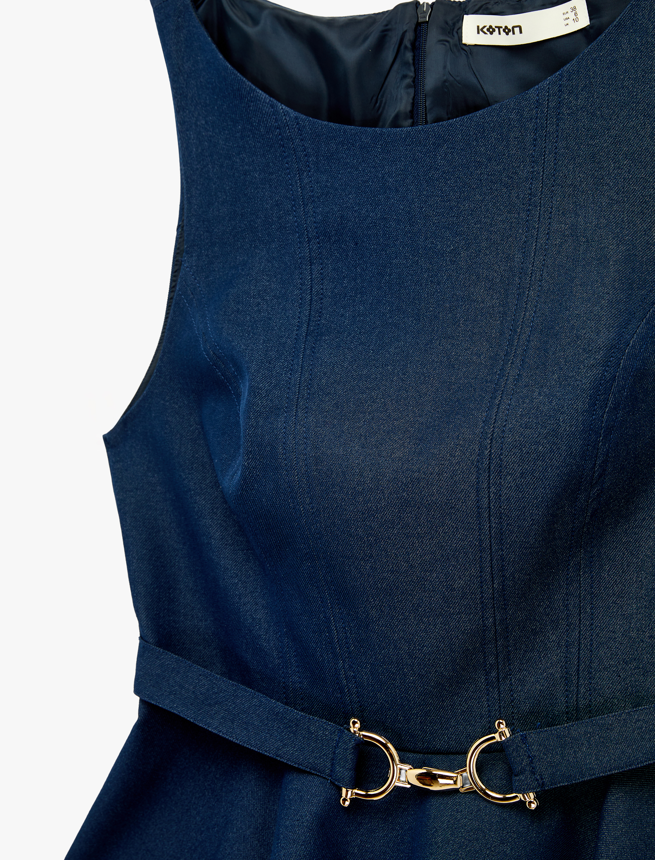   Bisiklet Yaka Metal Aksesuarlı Kemerli Kolsuz Peplum Bluz