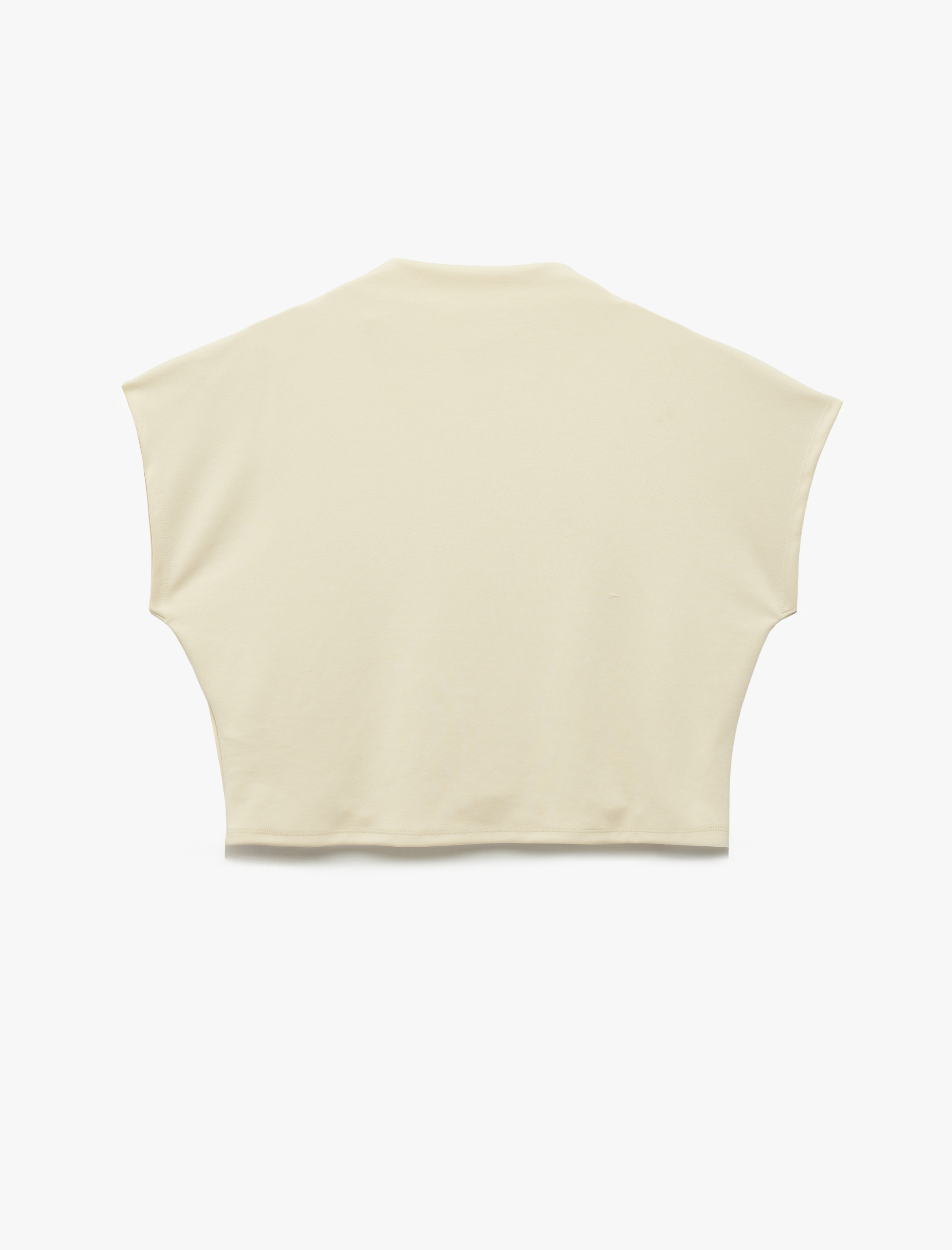   Modal Kumaş Aksesuar Düğme Detaylı Hafif Dik Yaka Kolsuz Tişört