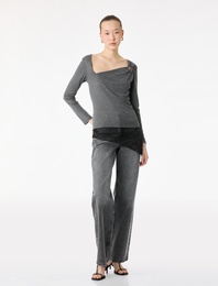 Slim Fit Uzun Kollu Aksesuar Detaylı Asimetrik Yaka Tişört