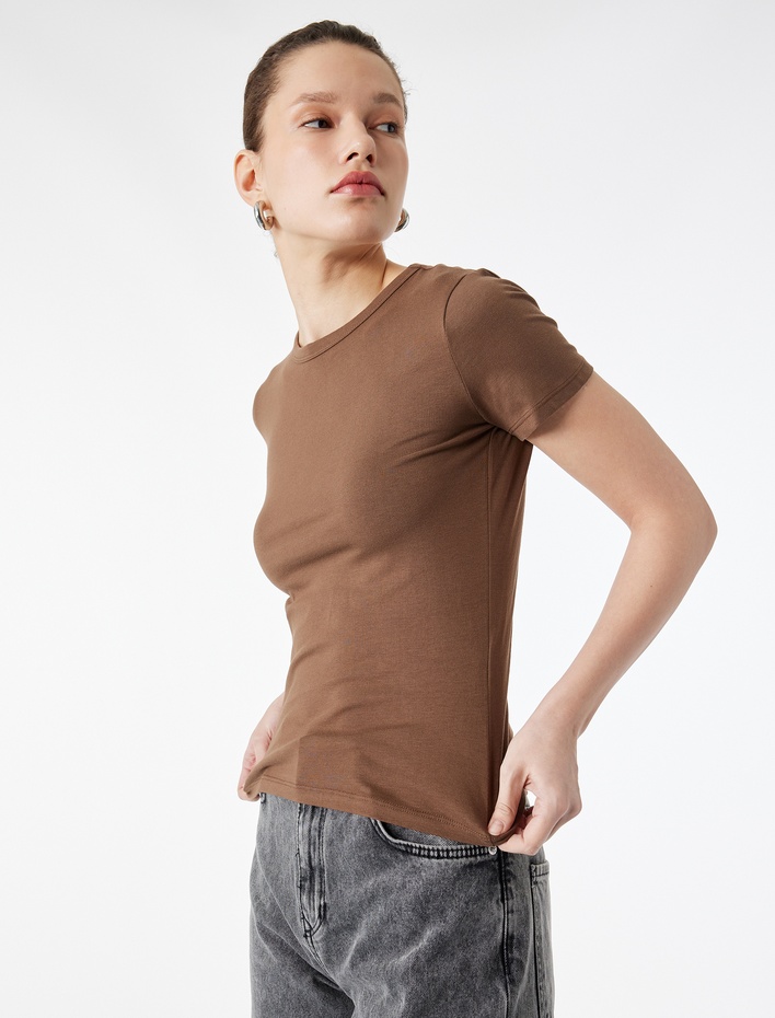  Pamuklu Slim Fit Kısa Kollu Bisiklet Yaka Basic Tişört