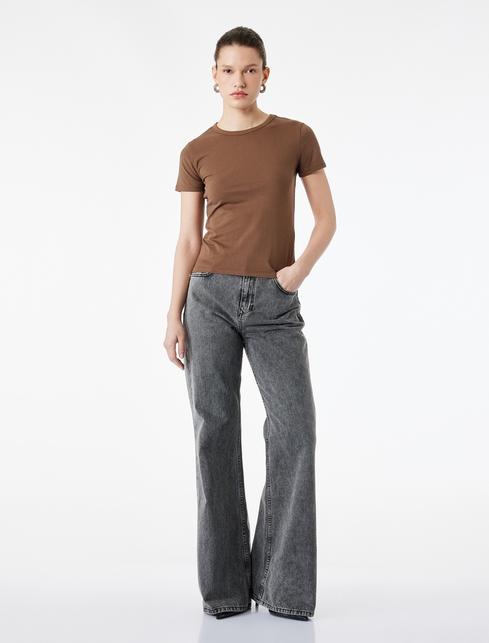  Pamuklu Slim Fit Kısa Kollu Bisiklet Yaka Basic Tişört