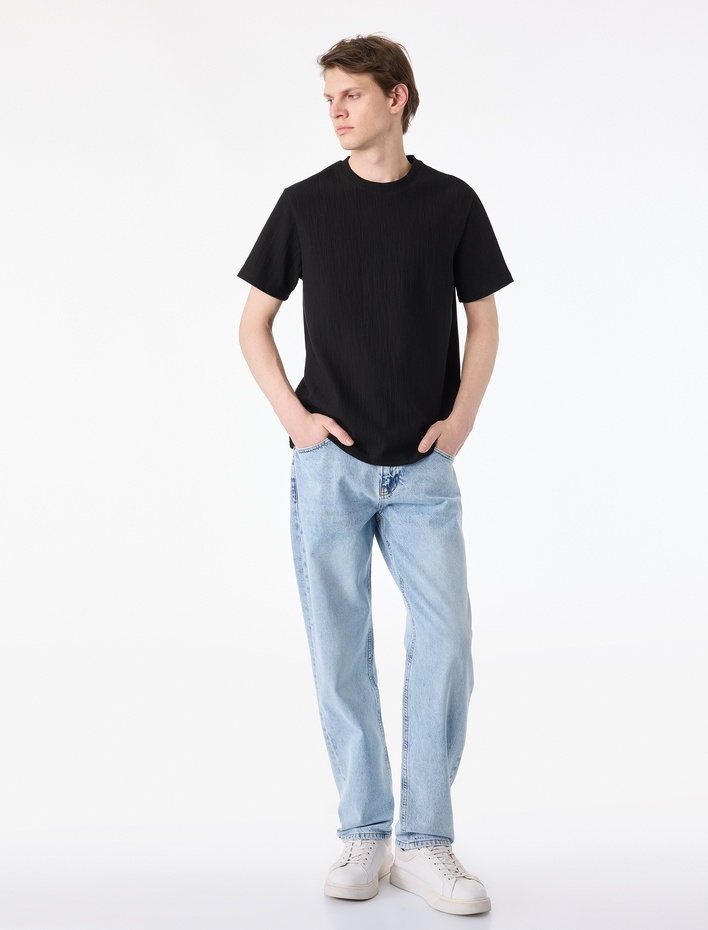  Regular Fit Kısa Kollu Dokulu Bisiklet Yaka Tişört