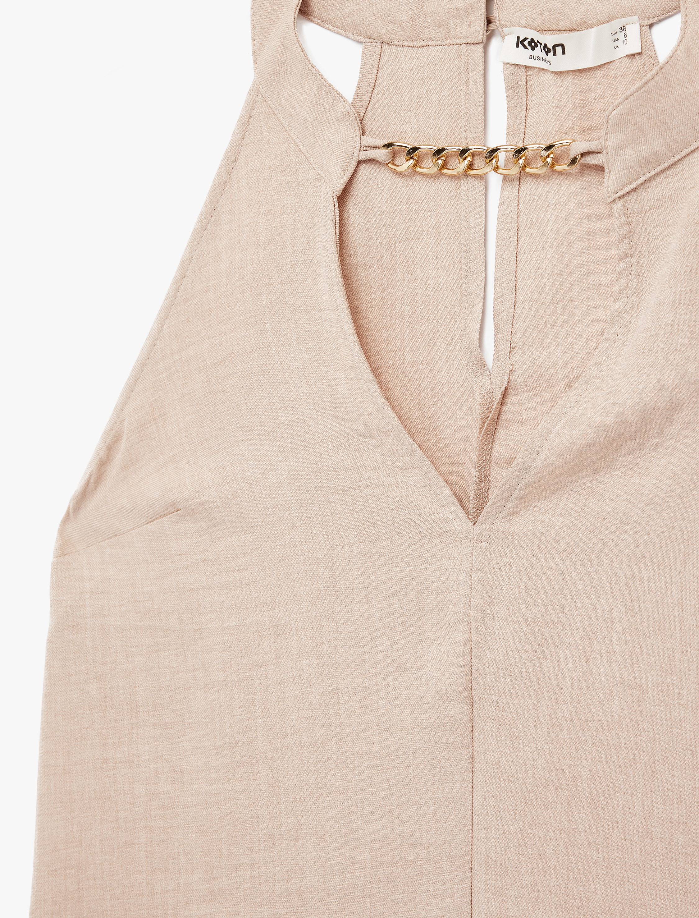   Metal Zincir Aksesuarlı Pencere Detaylı Kolsuz Halter Yaka Bluz