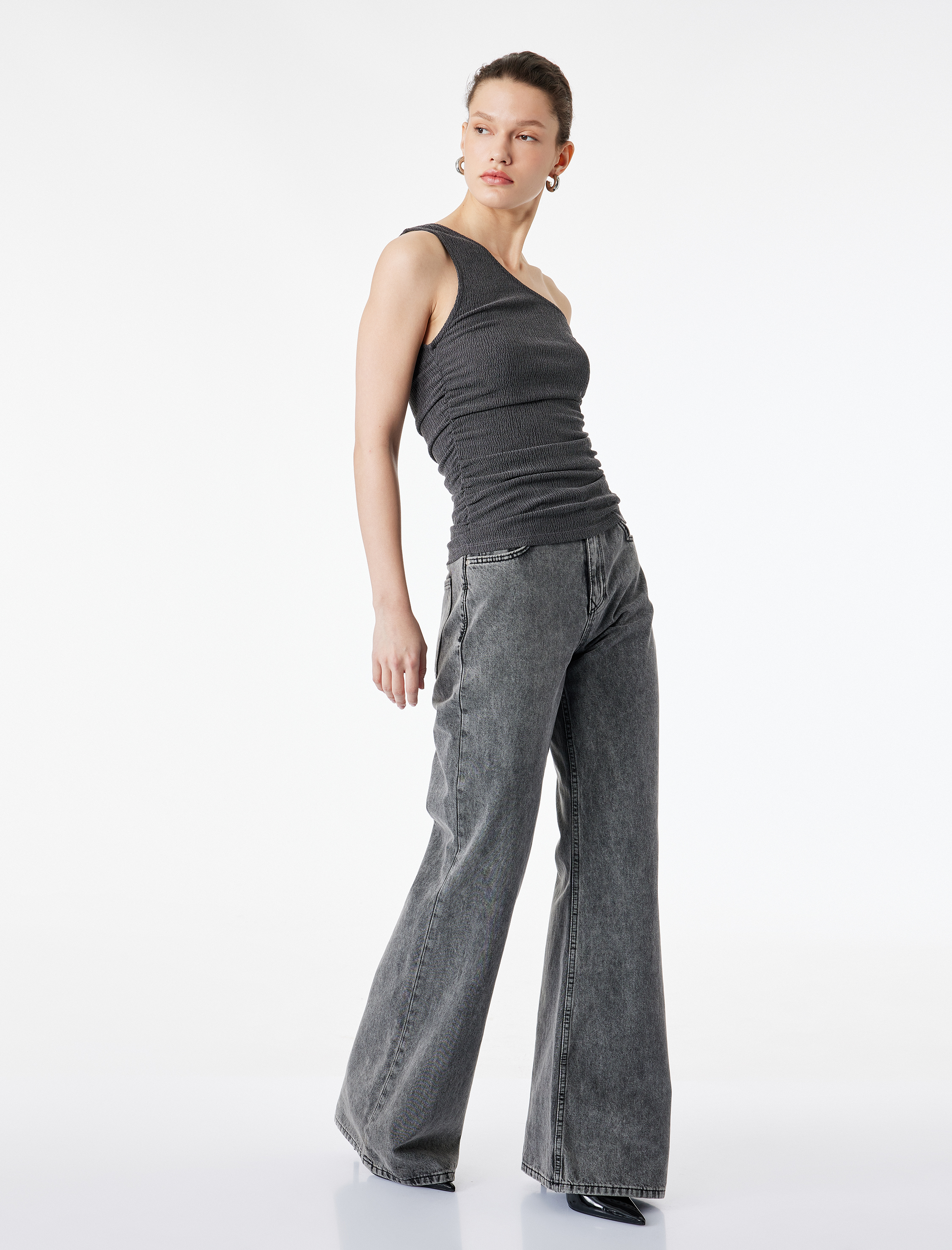   Bürümcük Kumaş Kolsuz Drape Detaylı Tek Omuz Bluz