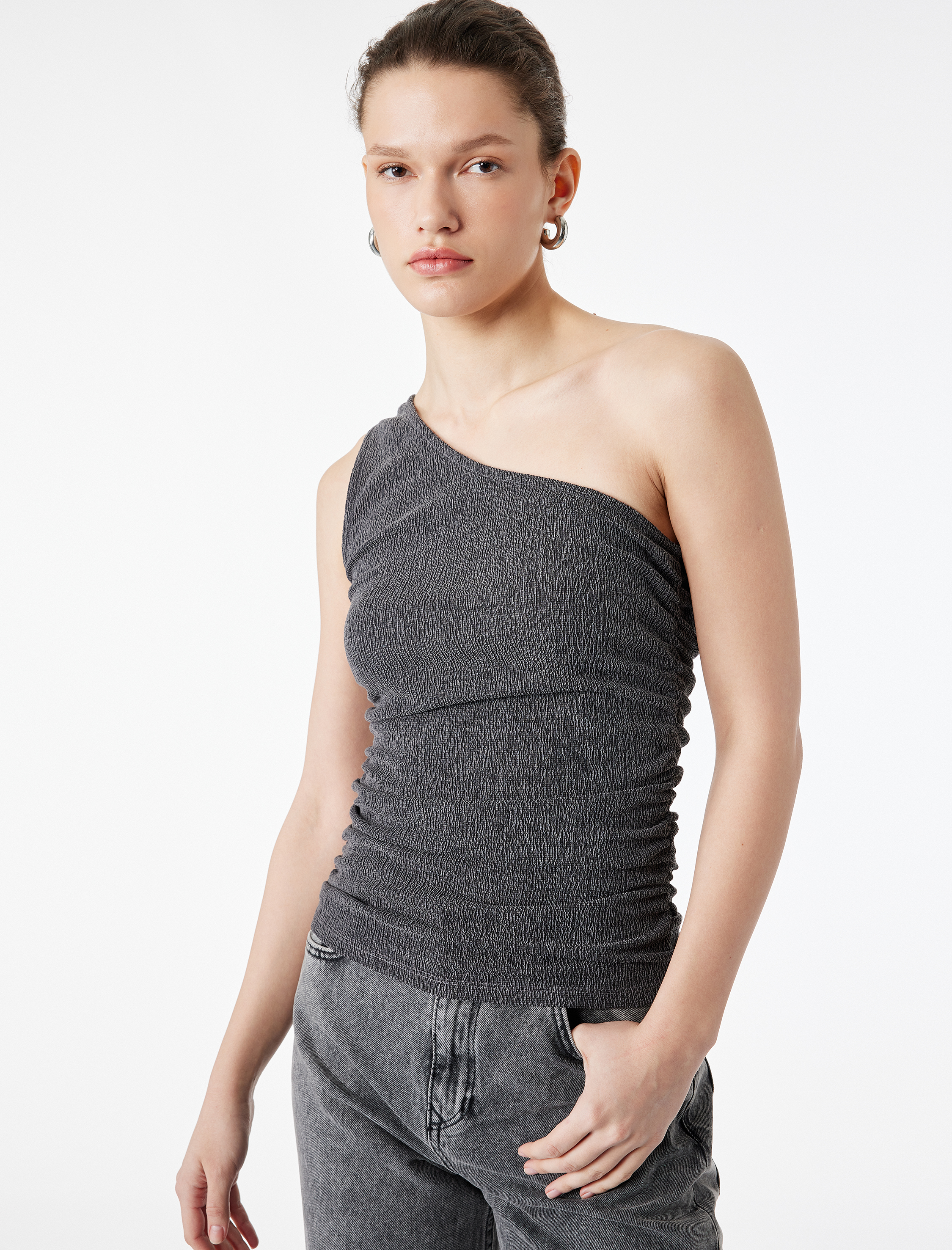   Bürümcük Kumaş Kolsuz Drape Detaylı Tek Omuz Bluz