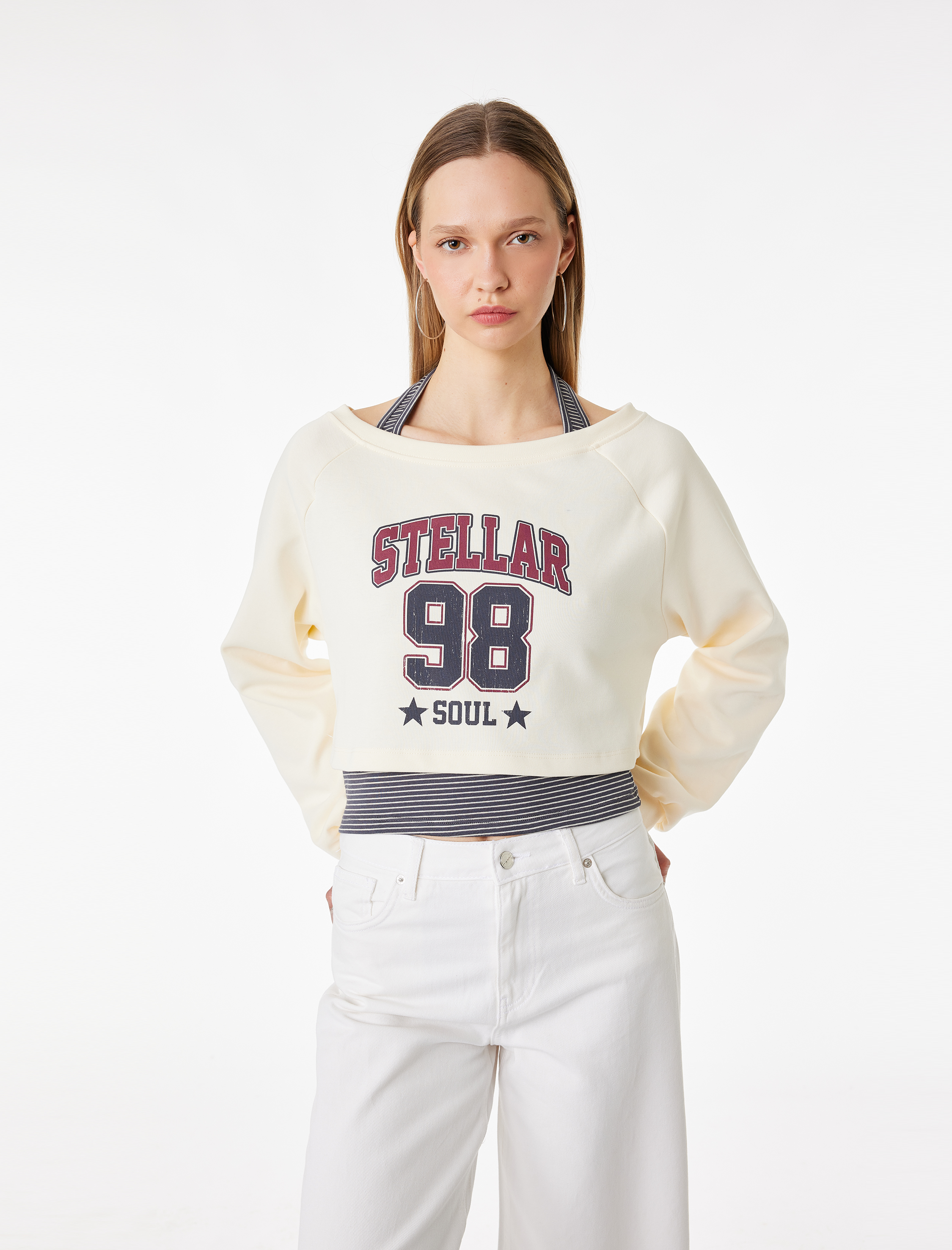   Rahat Kalıp Uzun Kollu Boyundan Bağlama Detaylı Crop Baskılı Sweatshirt