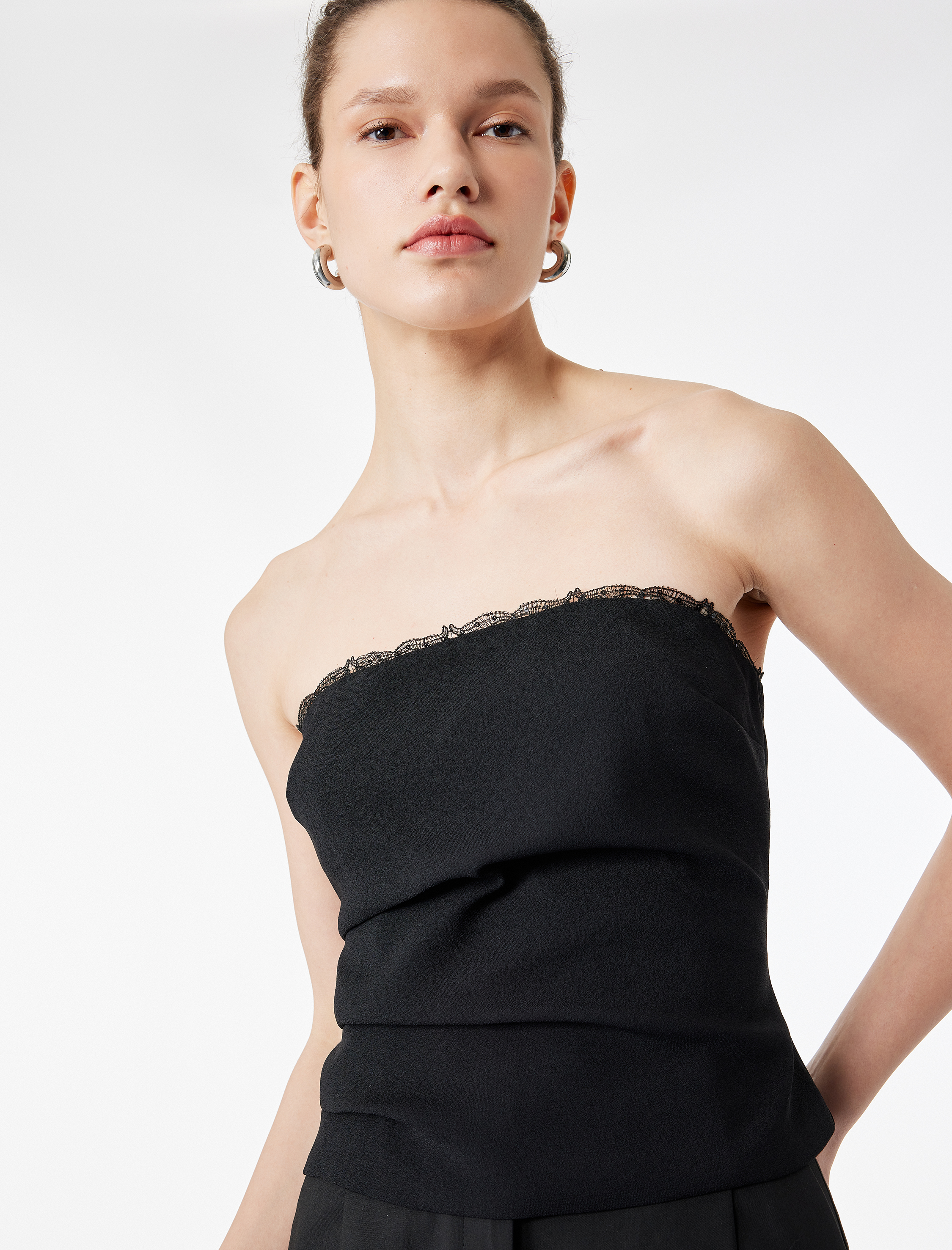   Dantel Detaylı Straplez Büstiyer Bluz