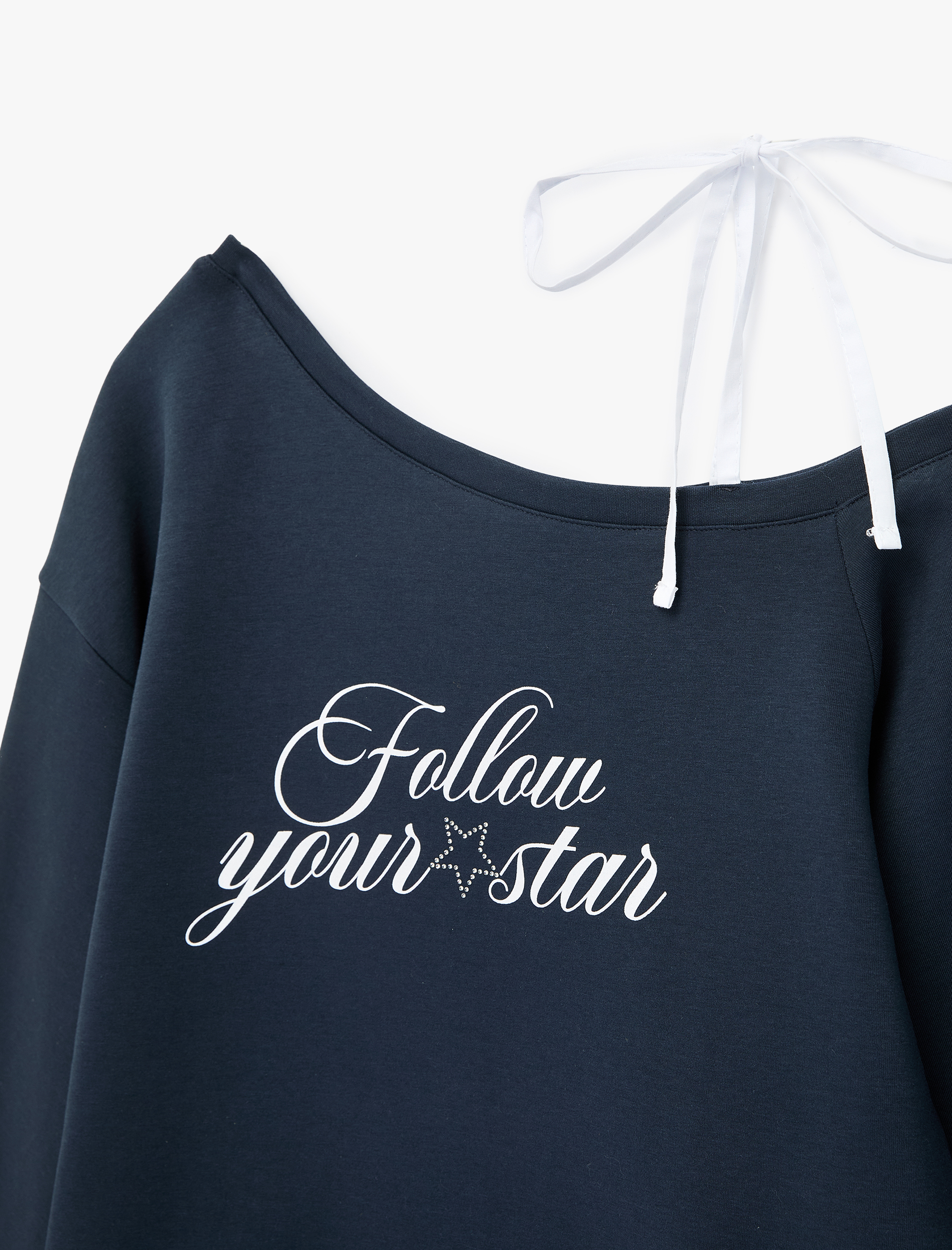   Fiyonk Detaylı Pamuklu Uzun Kollu Asimetrik Yaka Baskılı Sweatshirt