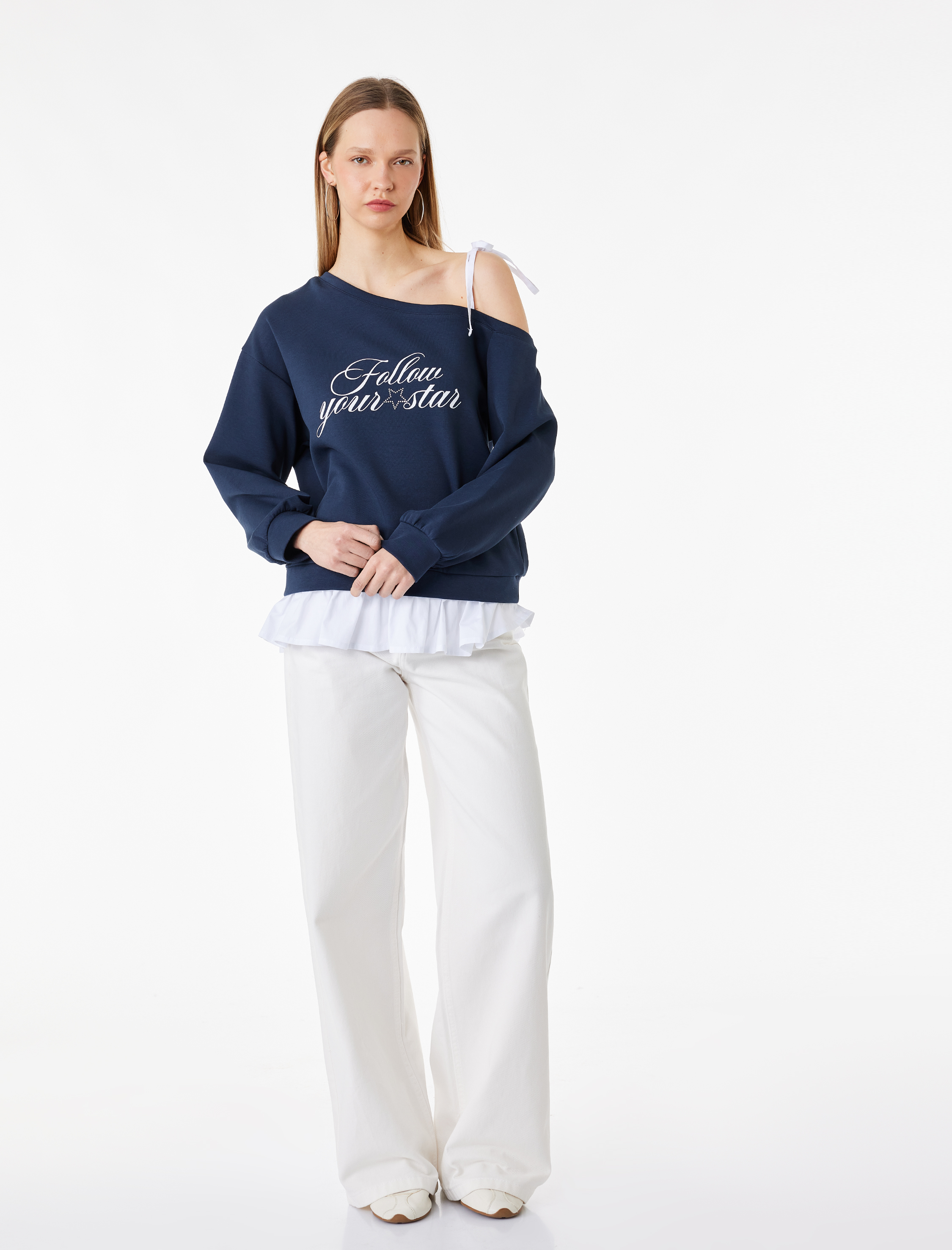   Fiyonk Detaylı Pamuklu Uzun Kollu Asimetrik Yaka Baskılı Sweatshirt