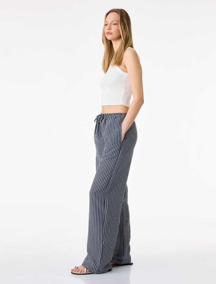  Rahat Kalıp Modal Karışımlı Cepli Beli Bağcıklı Pantolon