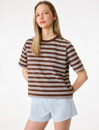 Pamuklu Düğmeli Beş Cepli Rahat Kalıp Mini Şort