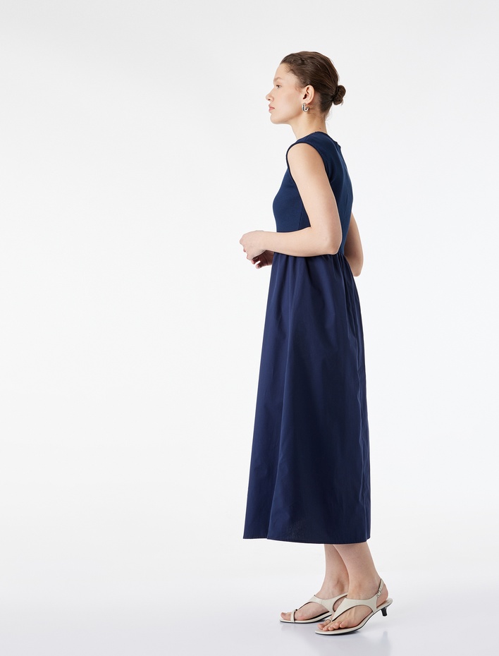  Pamuklu İki Farklı Kumaş Kullanımlı Bisiklet Yaka Kolsuz Maxi Elbise