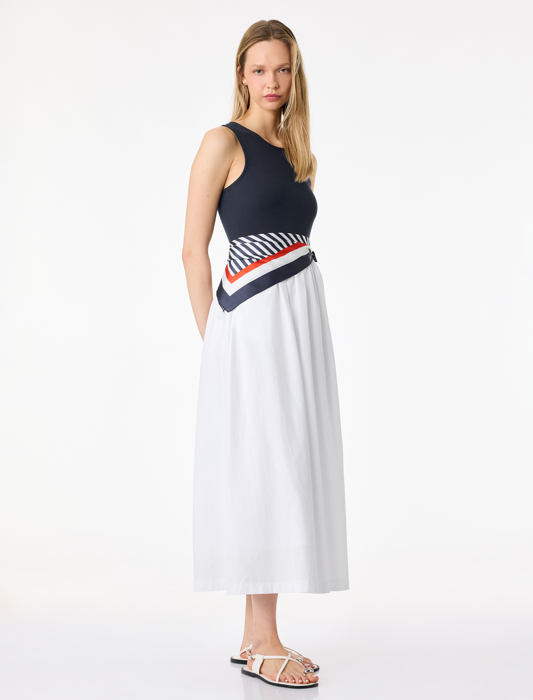   Pamuklu Kolsuz Fular Detaylı Bisiklet Yaka Uzun Elbise