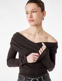 Koyun Yünü Karışımlı Slim Fit Uzun Kollu Kruvaze Degaje Yaka Açık Omuz Bluz