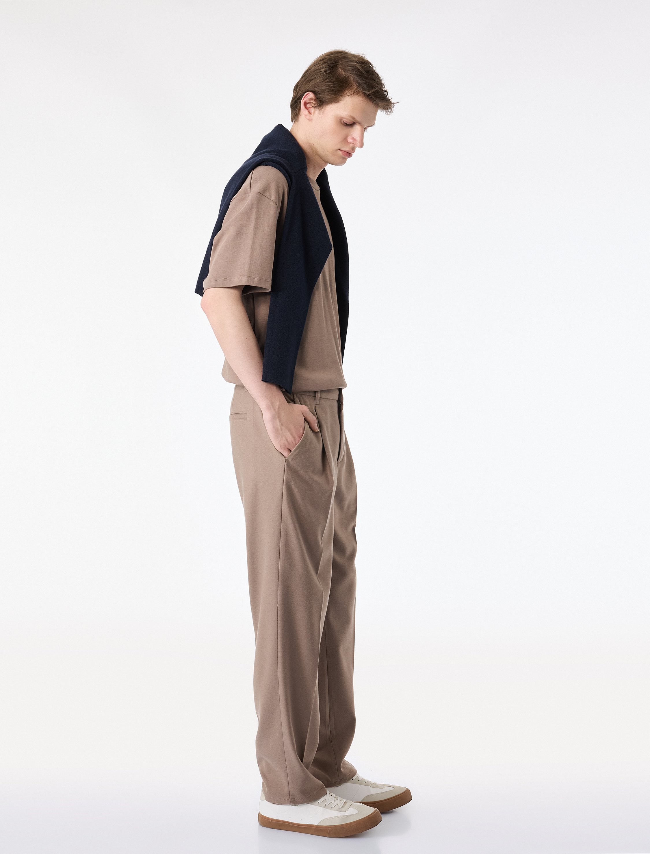   Regular Fit Viskon Karışımlı Cepli Düğmeli Pileli Kumaş Pantolon