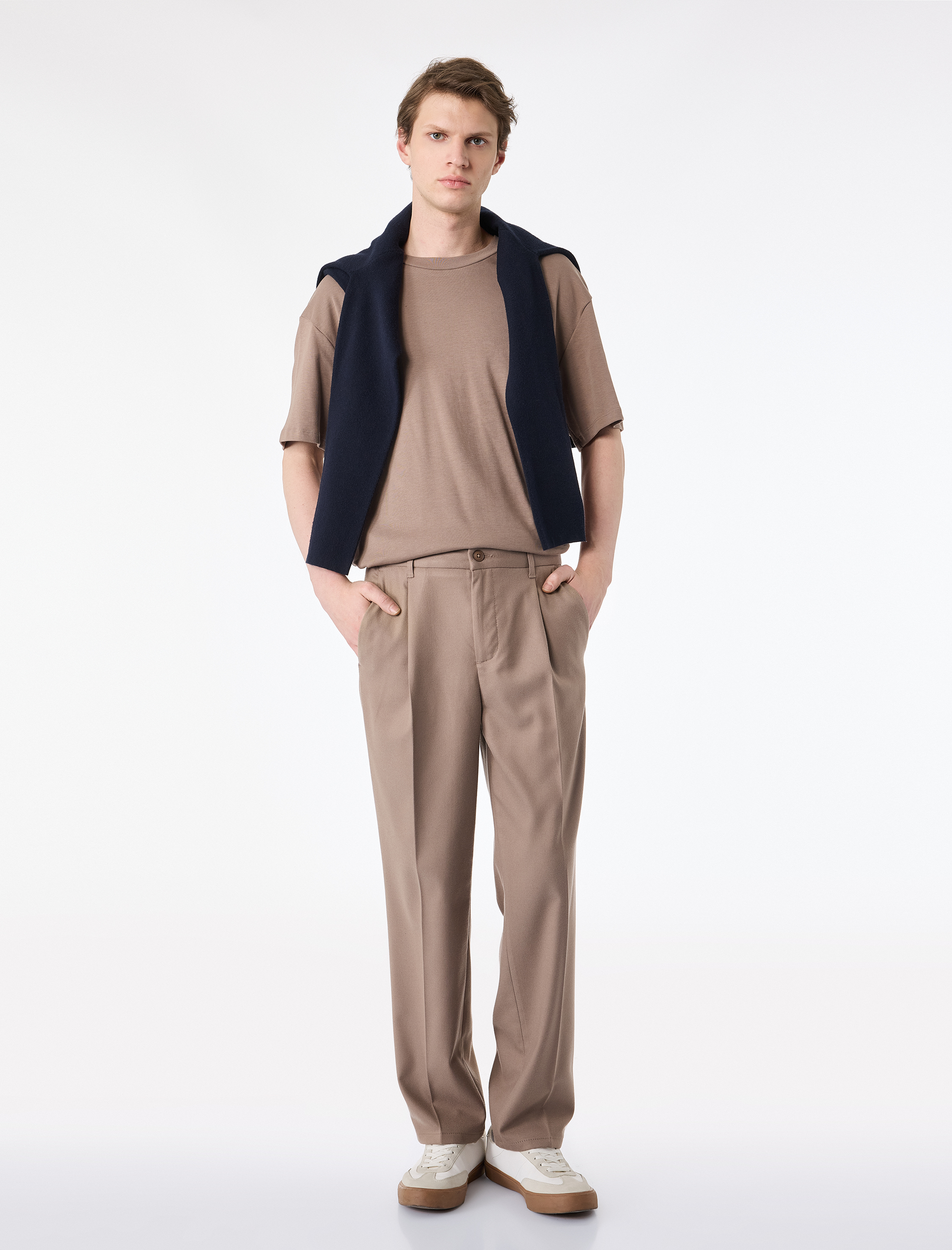   Regular Fit Viskon Karışımlı Cepli Düğmeli Pileli Kumaş Pantolon