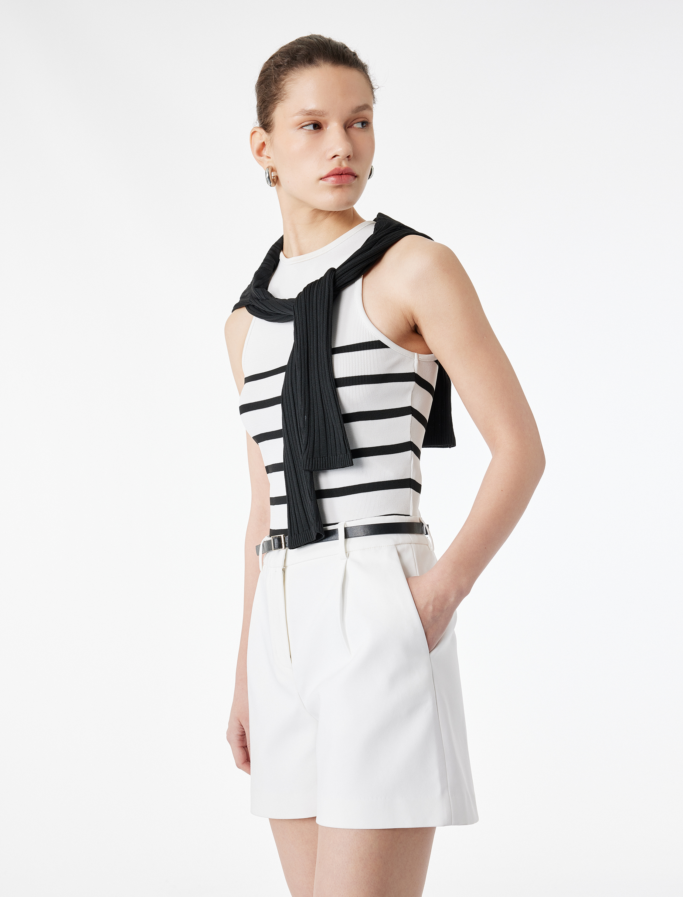   Cepli Viskon Karışımlı Kemer Detaylı Yüksek Bel Bermuda Şort