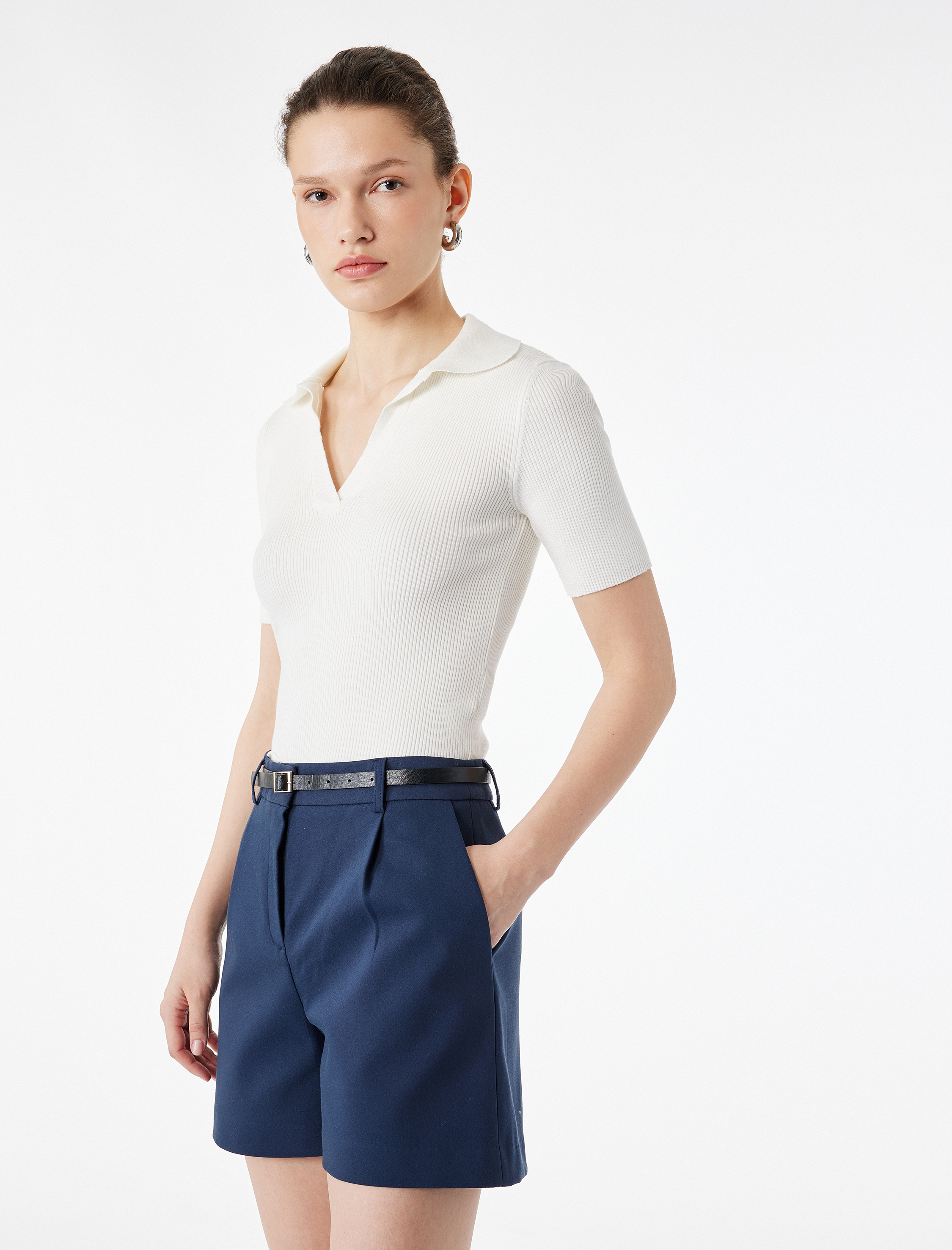   Cepli Viskon Karışımlı Kemer Detaylı Yüksek Bel Bermuda Şort