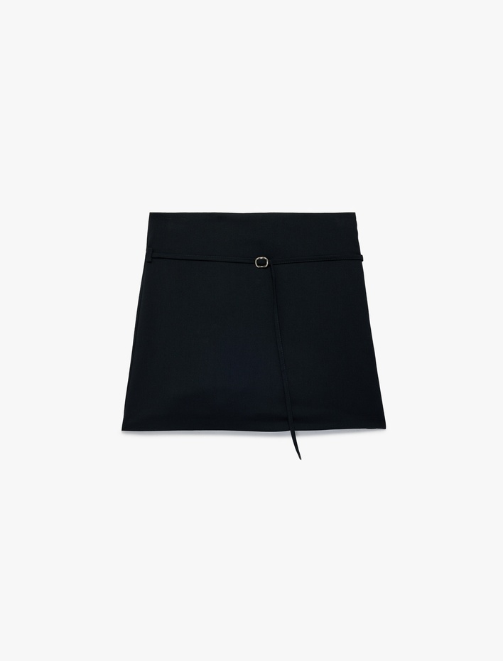  Viskon Kemer Detaylı Mini Şort Etek