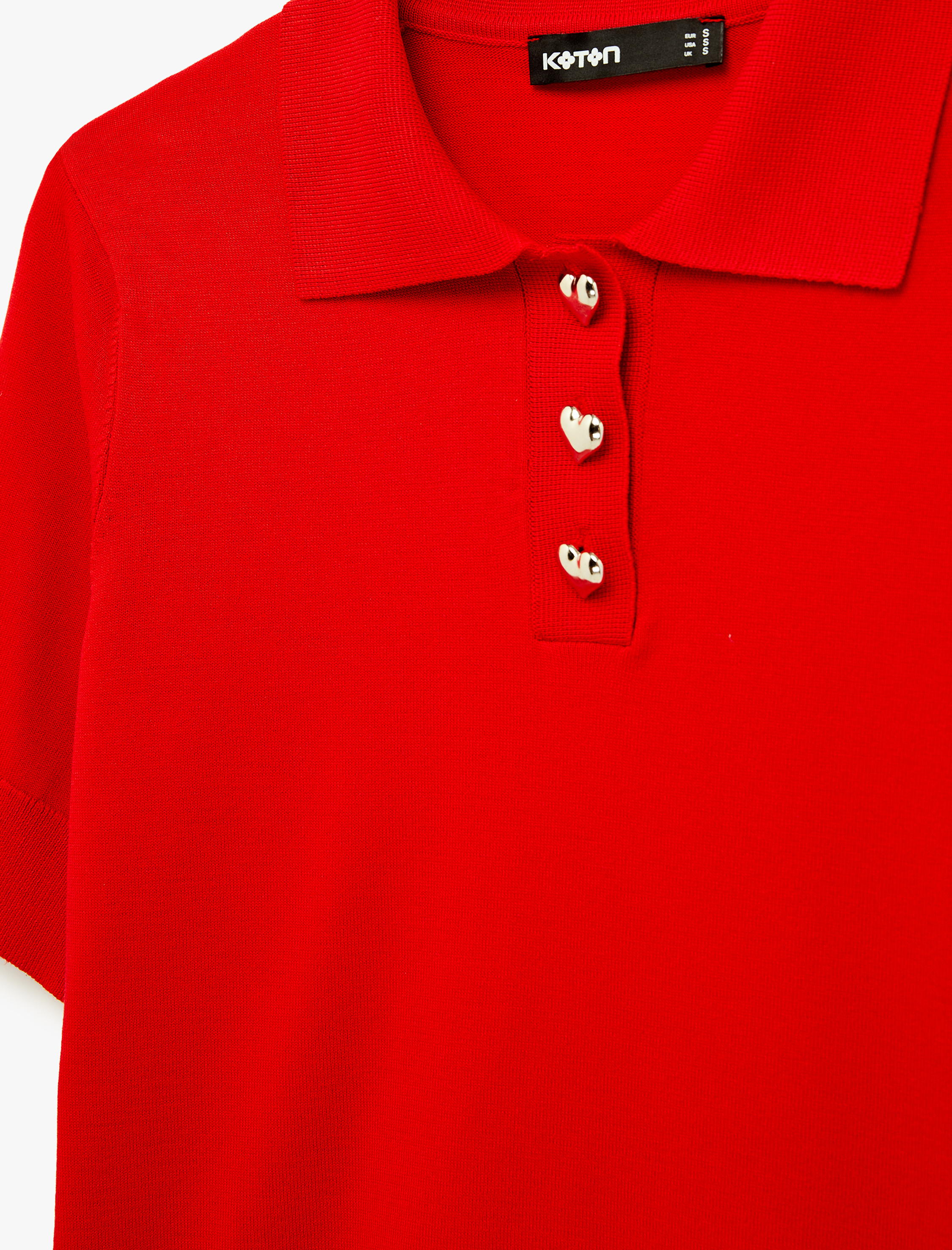   Kısa Kollu Kalp Düğme Detaylı Polo Yaka Triko Tişört