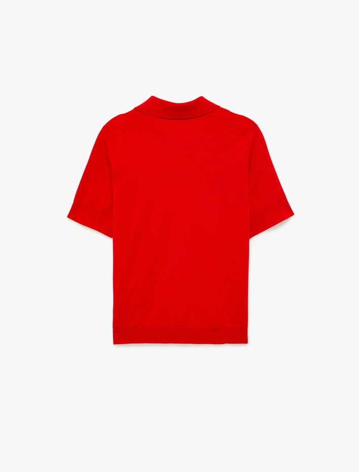  Kısa Kollu Kalp Düğme Detaylı Polo Yaka Triko Tişört