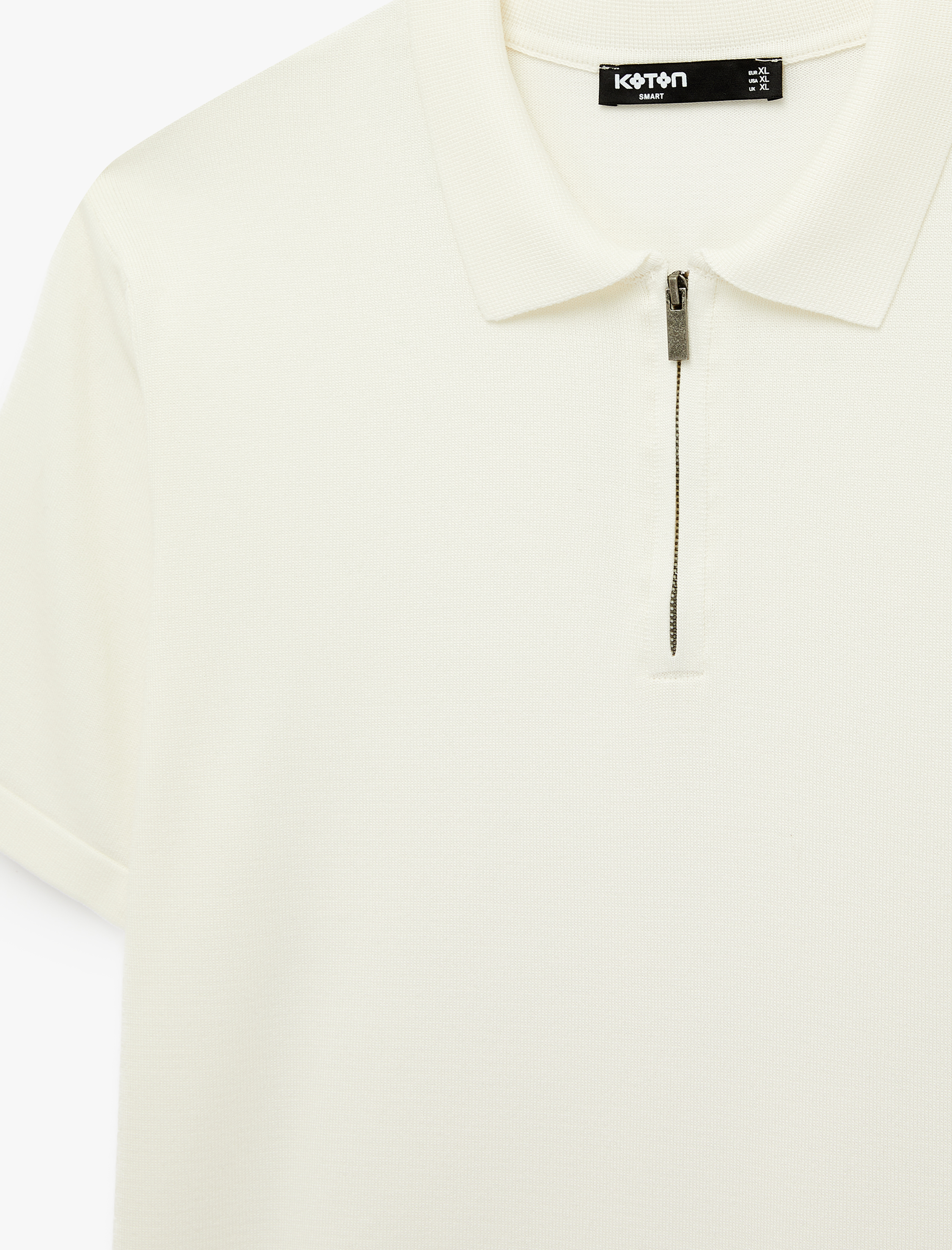   Regular Fit Viskon Yarım Fermuarlı Kısa Kollu Triko Tişört