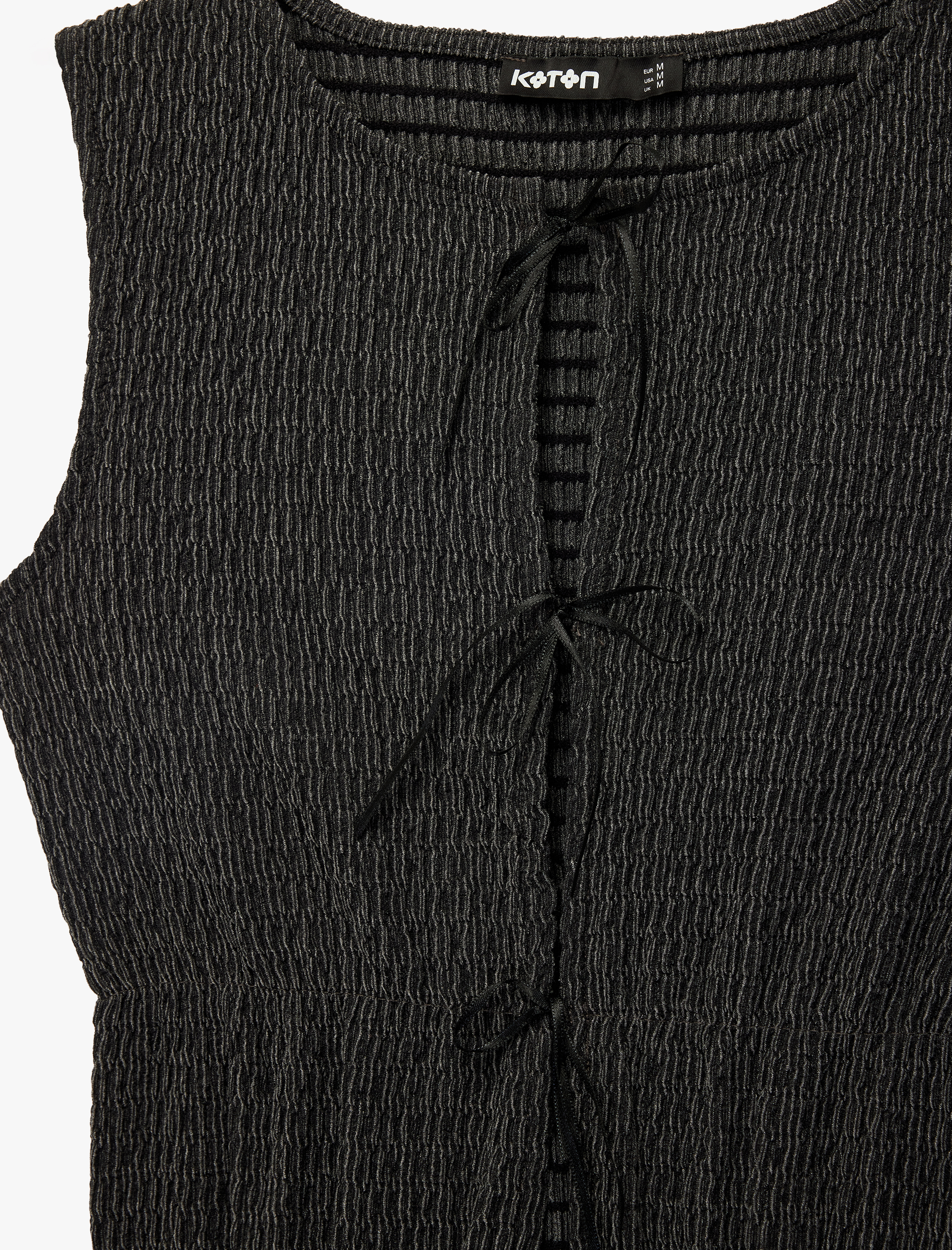   Bürümcük Kumaş Bisiklet Yaka Önden Bağlamalı Fiyonk Detaylı Kolsuz Bluz