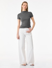 Modal Karışımlı Slim Fit Kısa Kollu Dik Yaka Tişört