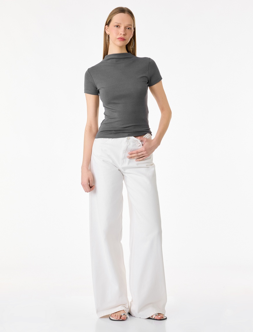 Koton Kadın Modal Karışımlı Slim Fit Kısa Kollu Dik Yaka Tişört