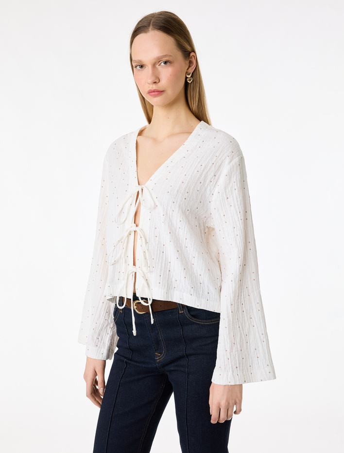  Pamuklu Uzun Kollu V Yaka Bağlamalı Fiyonk Detaylı Bluz