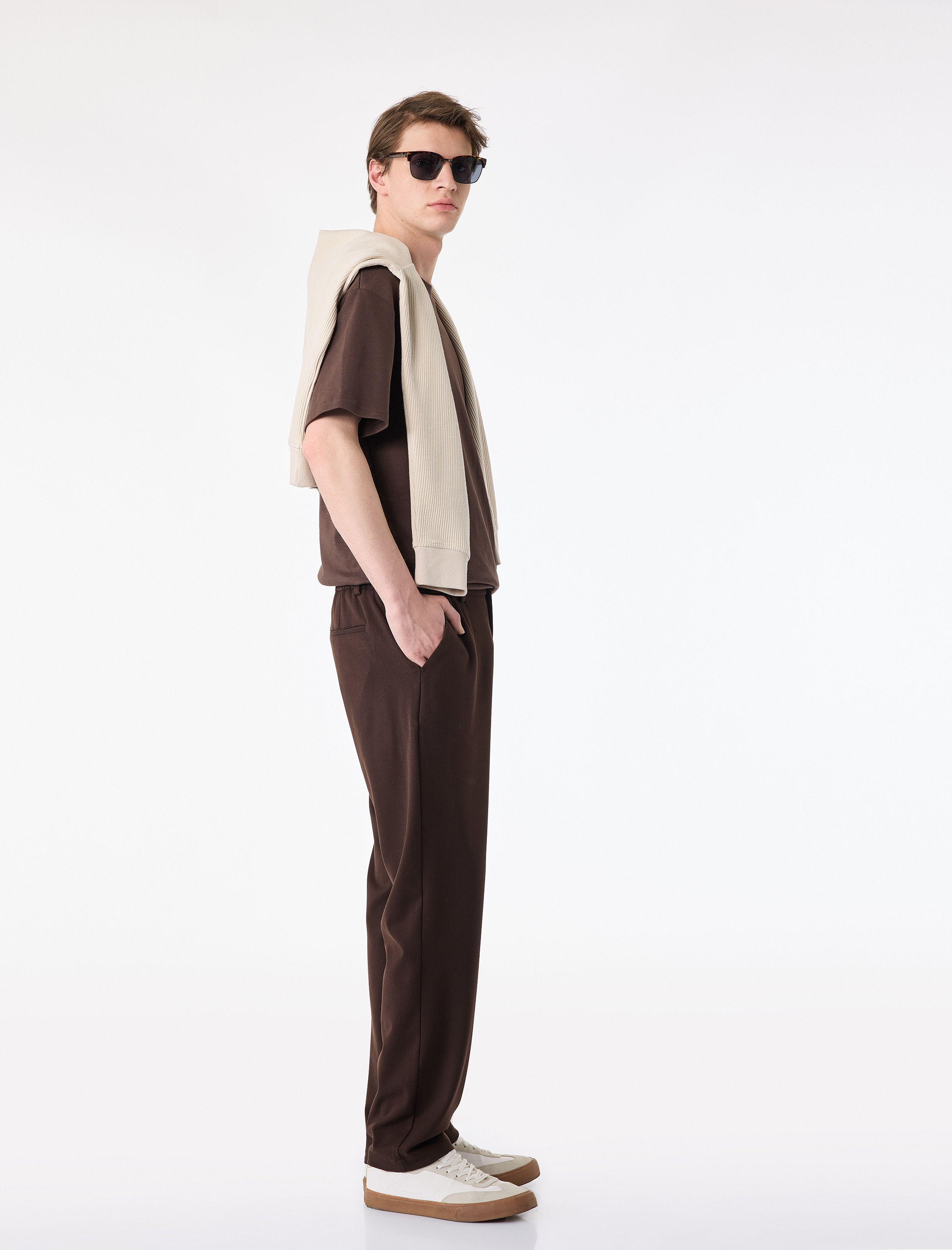   Regular Fit Viskon Karışımlı Cepli Düğmeli Kumaş Pantolon