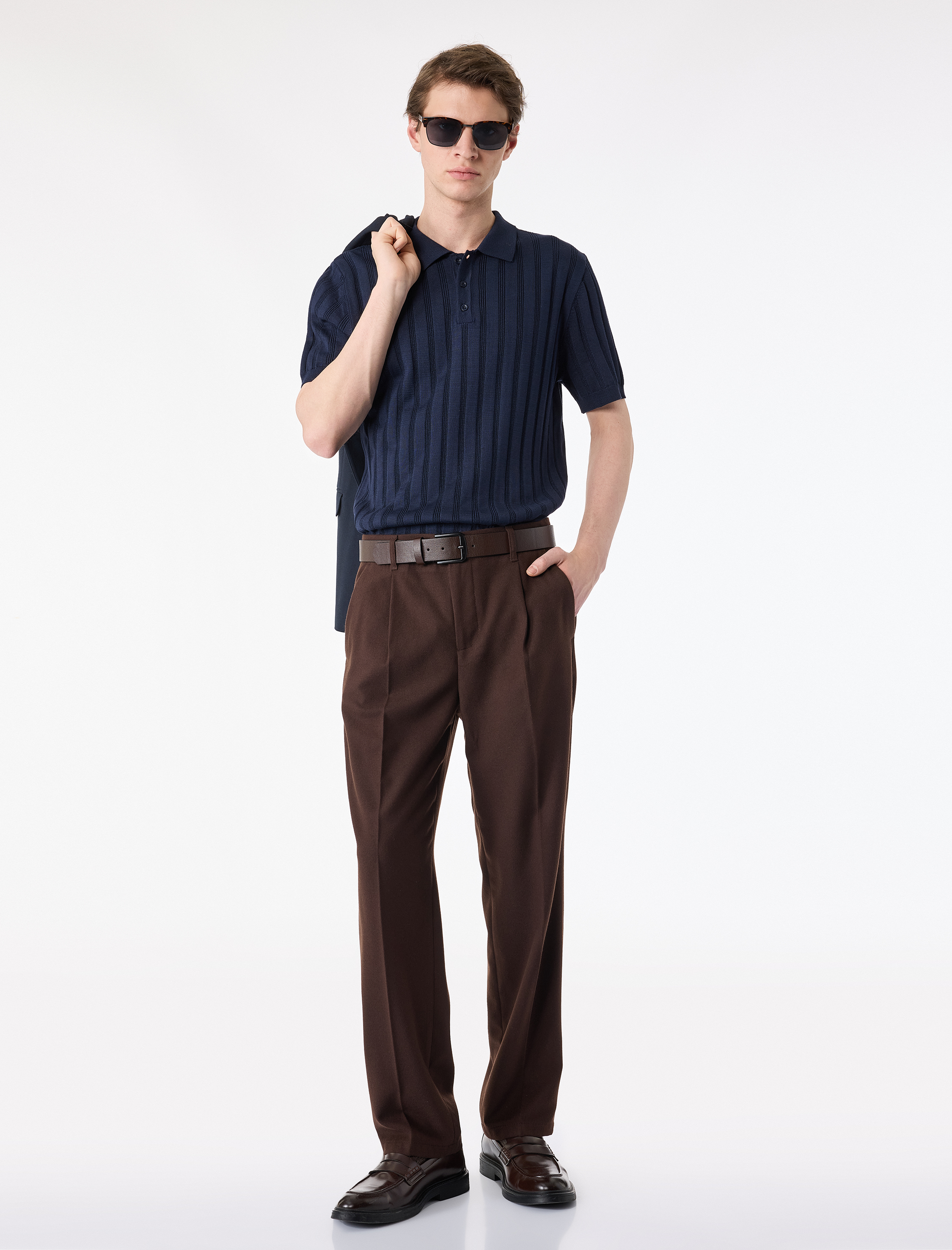   Regular Fit Viskon Karışımlı Cepli Düğmeli Pileli Kumaş Pantolon