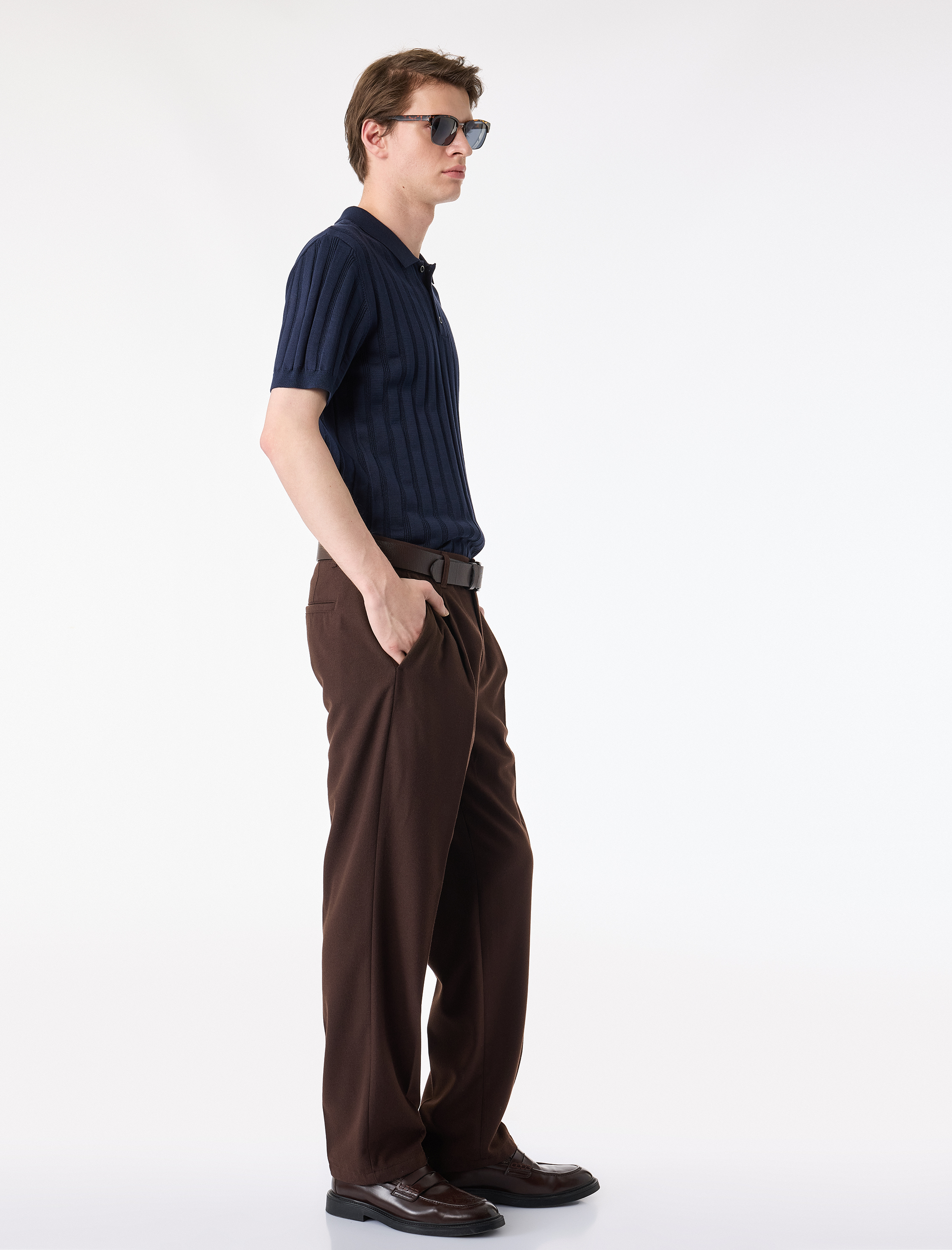   Regular Fit Viskon Karışımlı Cepli Düğmeli Pileli Kumaş Pantolon