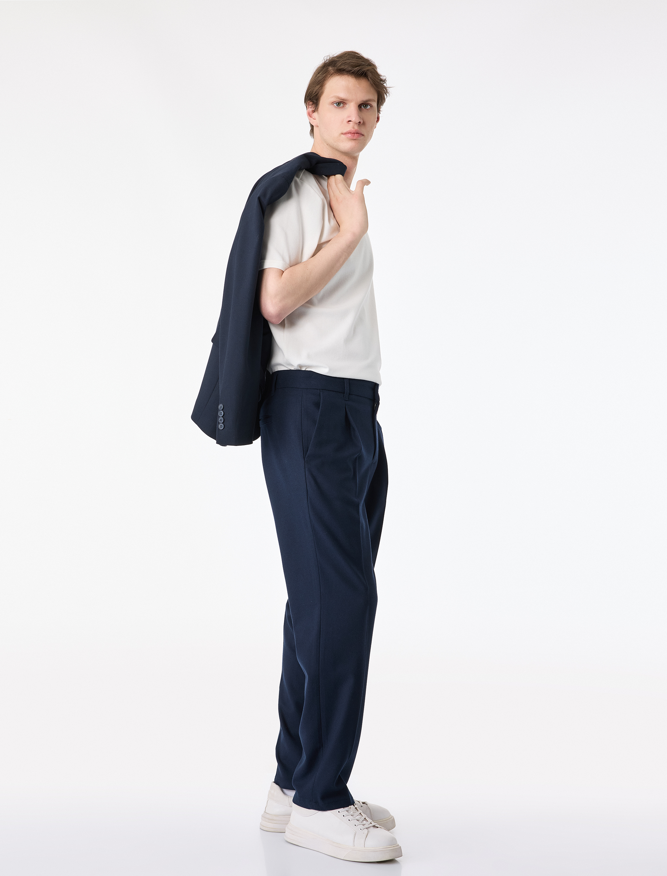   Regular Fit Viskon Karışımlı Cepli Düğmeli Pileli Kumaş Pantolon