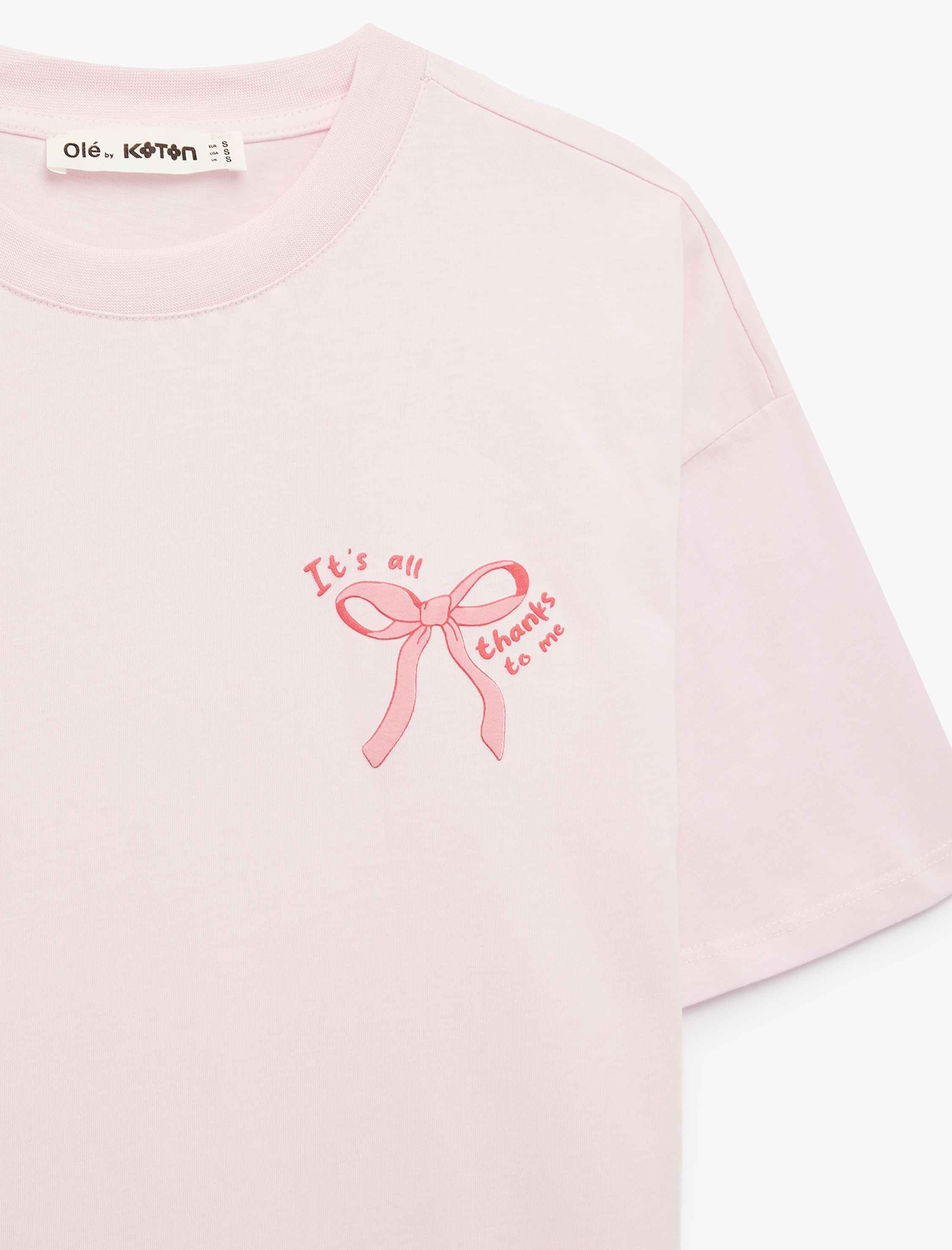   Rahat Kalıp Kısa Kollu Bisiklet Yaka Arkası Baskılı Fiyonklu Tişört