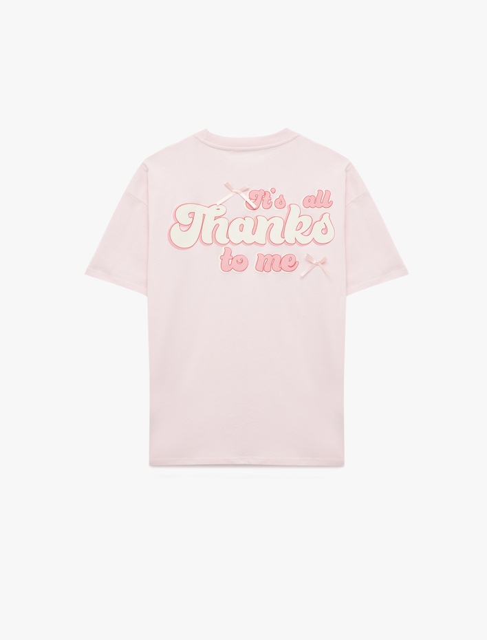  Rahat Kalıp Kısa Kollu Bisiklet Yaka Arkası Baskılı Fiyonklu Tişört