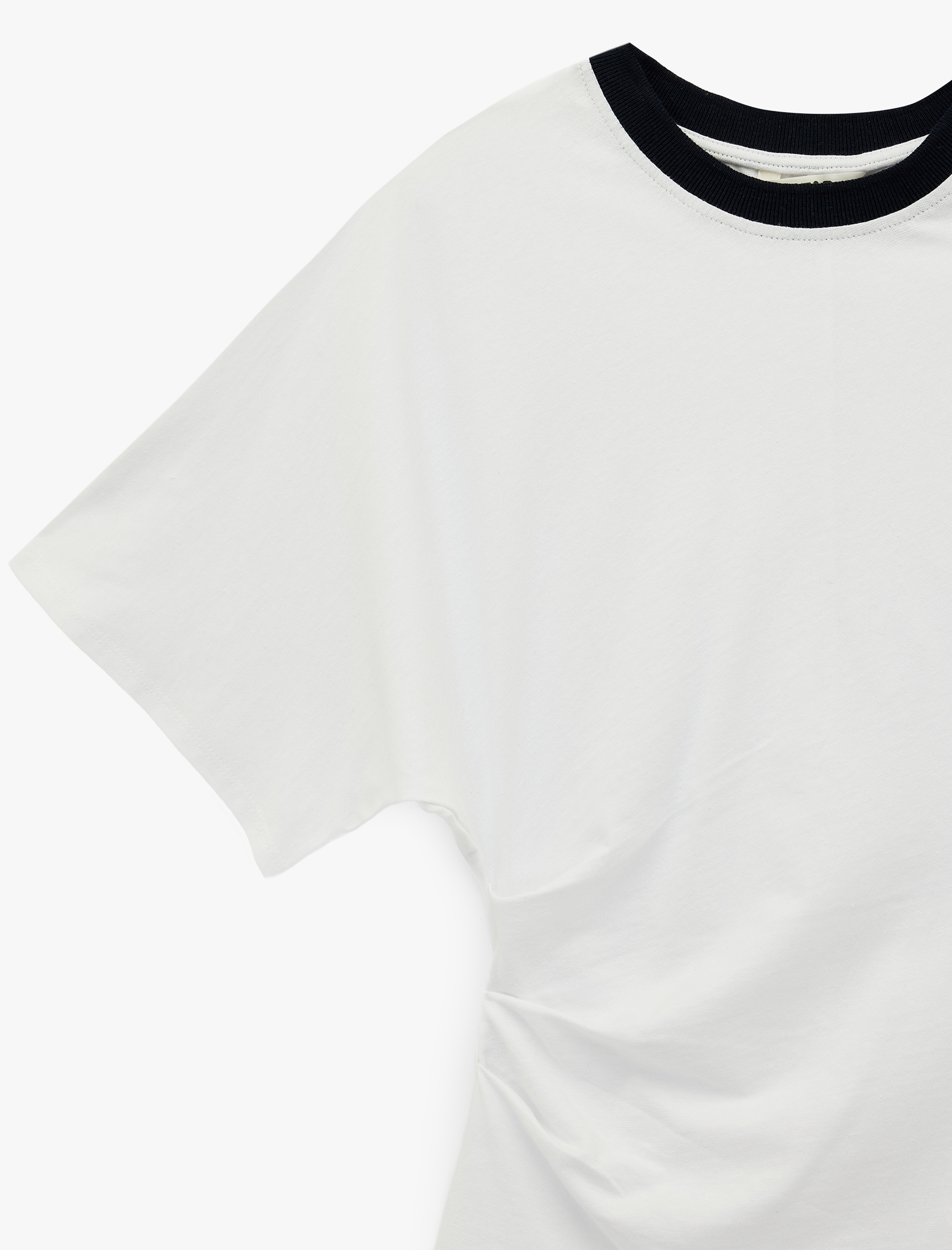   Keten Karışımlı Slim Fit Bisiklet Yaka Asimetrik Kısa Kol Detaylı Tişört