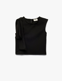 Kolsuz Bisiklet Yaka Aplike Detaylı Crop Bluz