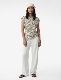 Drape Detaylı Kayık Yuvarlak Yaka Kolsuz Desenli Bluz