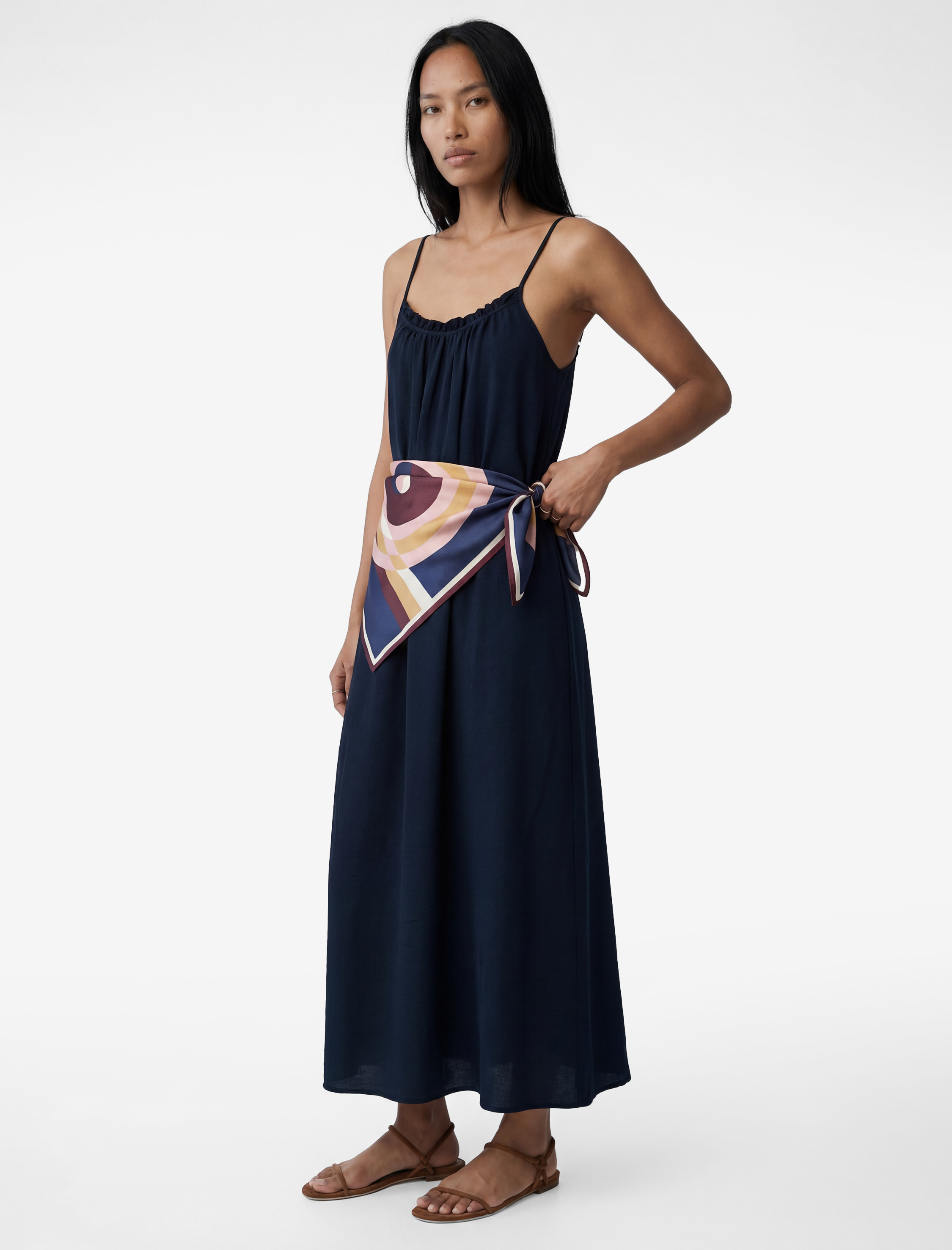   Aerobin Kumaş Yırtmaç Detaylı İnce Askılı Saten Midi Elbise