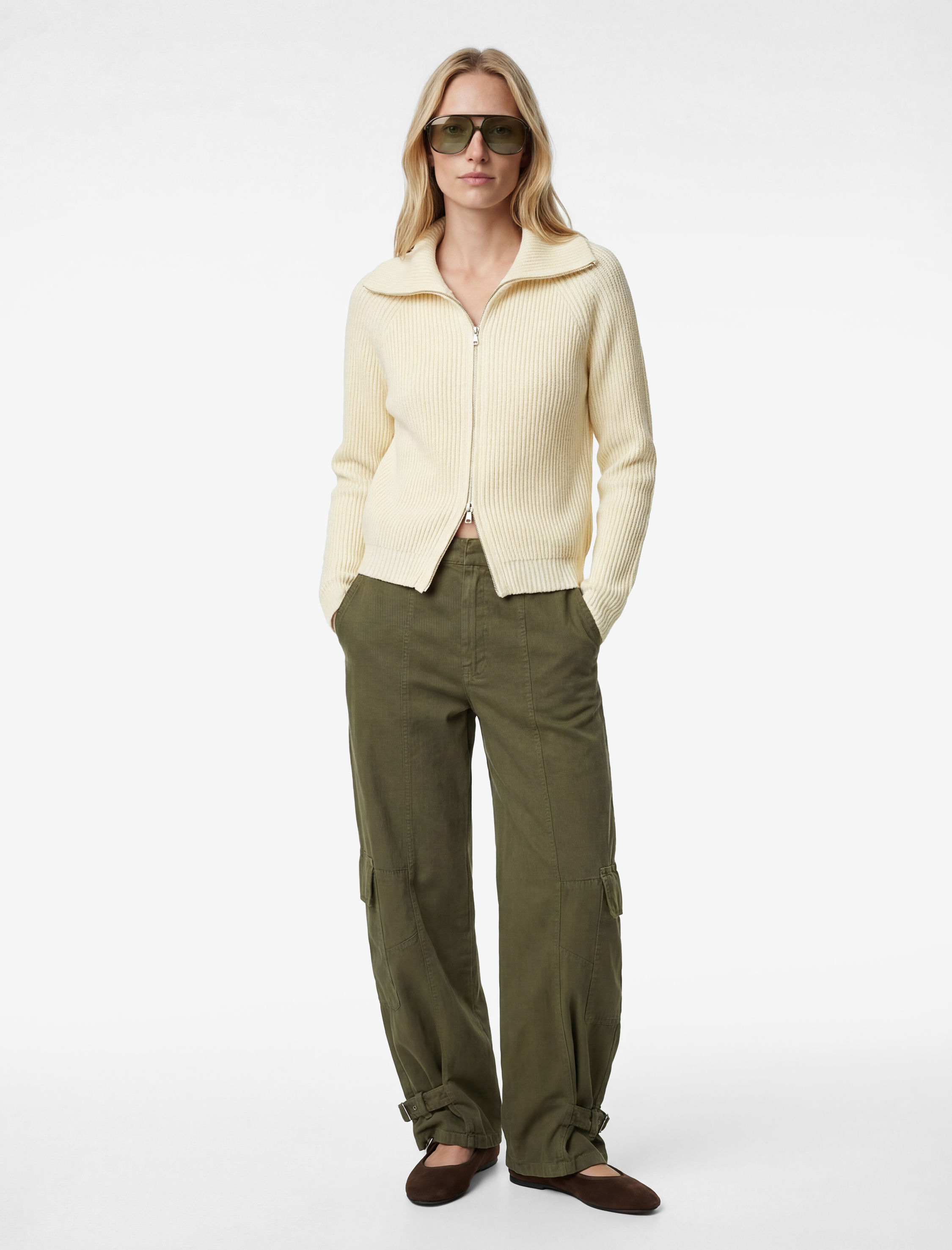   Uzun Kollu Dik Devrik Yaka Fermuarlı Triko Hırka