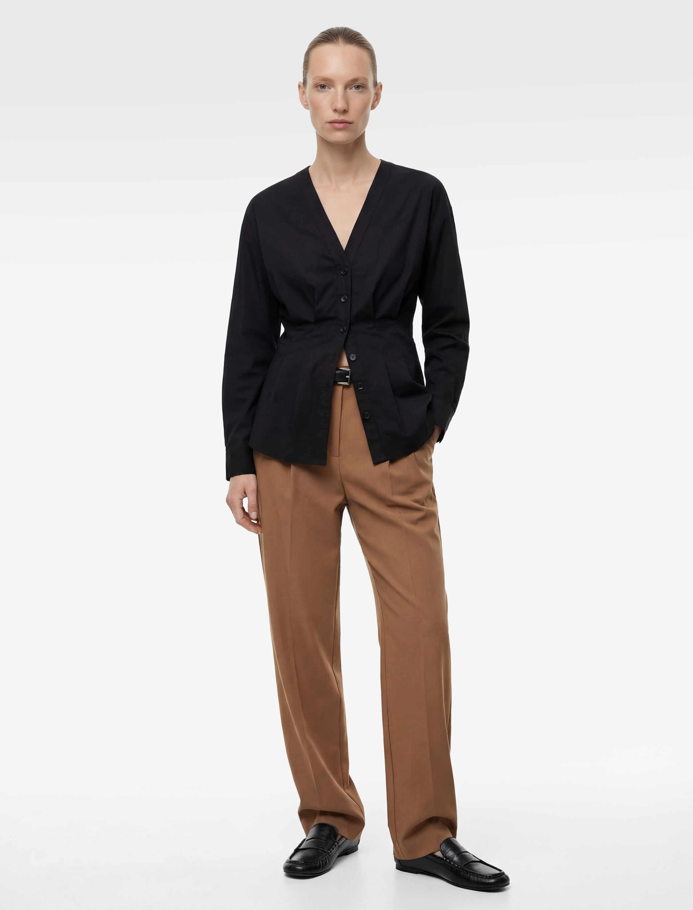   Pamuklu Uzun Kollu Düğmeli V Yaka Gömlek