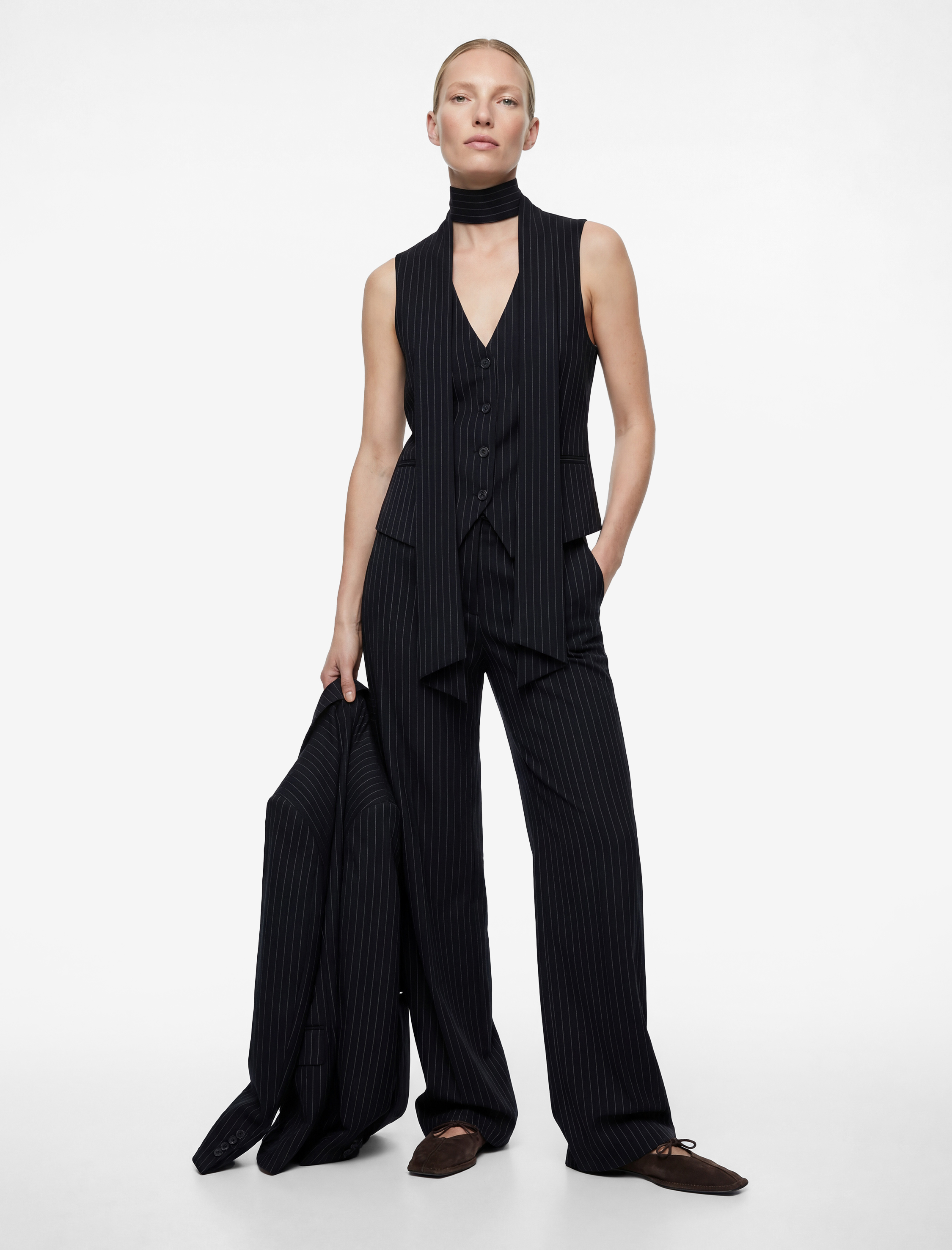   Viskon Karışımlı Cepli Fular Detaylı V Yaka Kolsuz Yelek