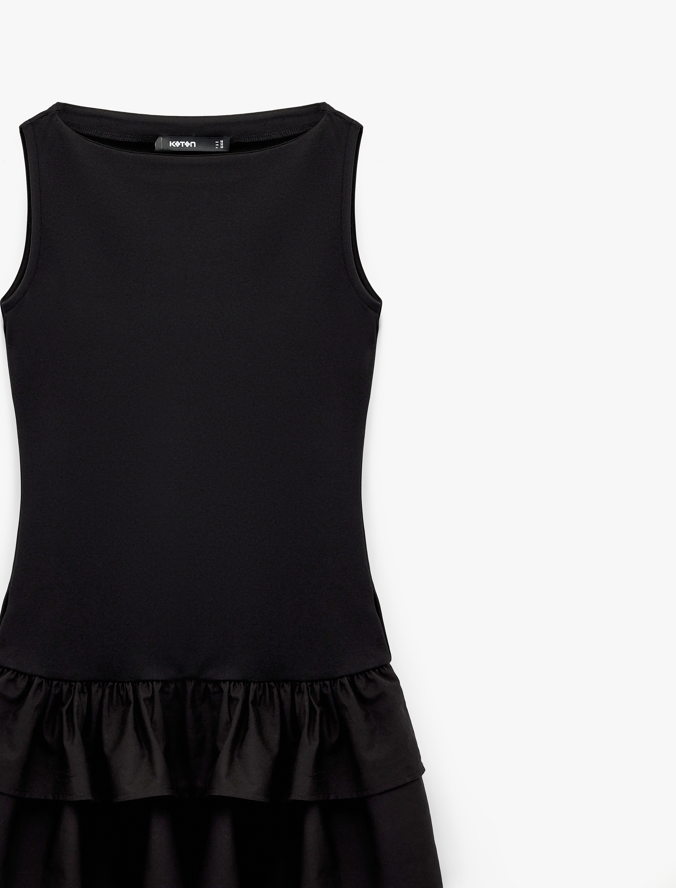   Kayık Yaka Kolsuz Etek Ucu Volümlü Fırfırlı Mini Elbise