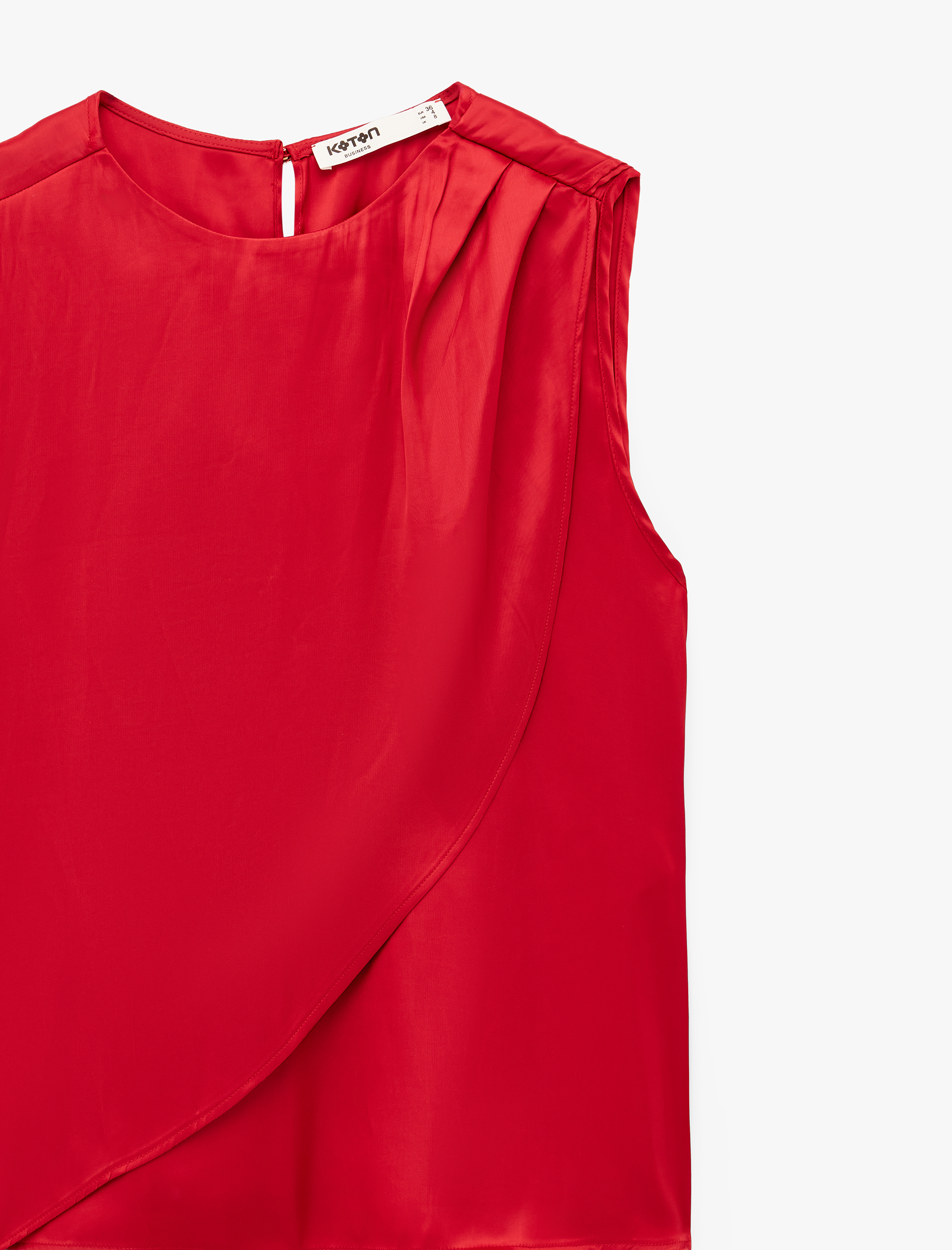   Dökümlü Şal Yaka Fular Detaylı Kolsuz Saten Bluz