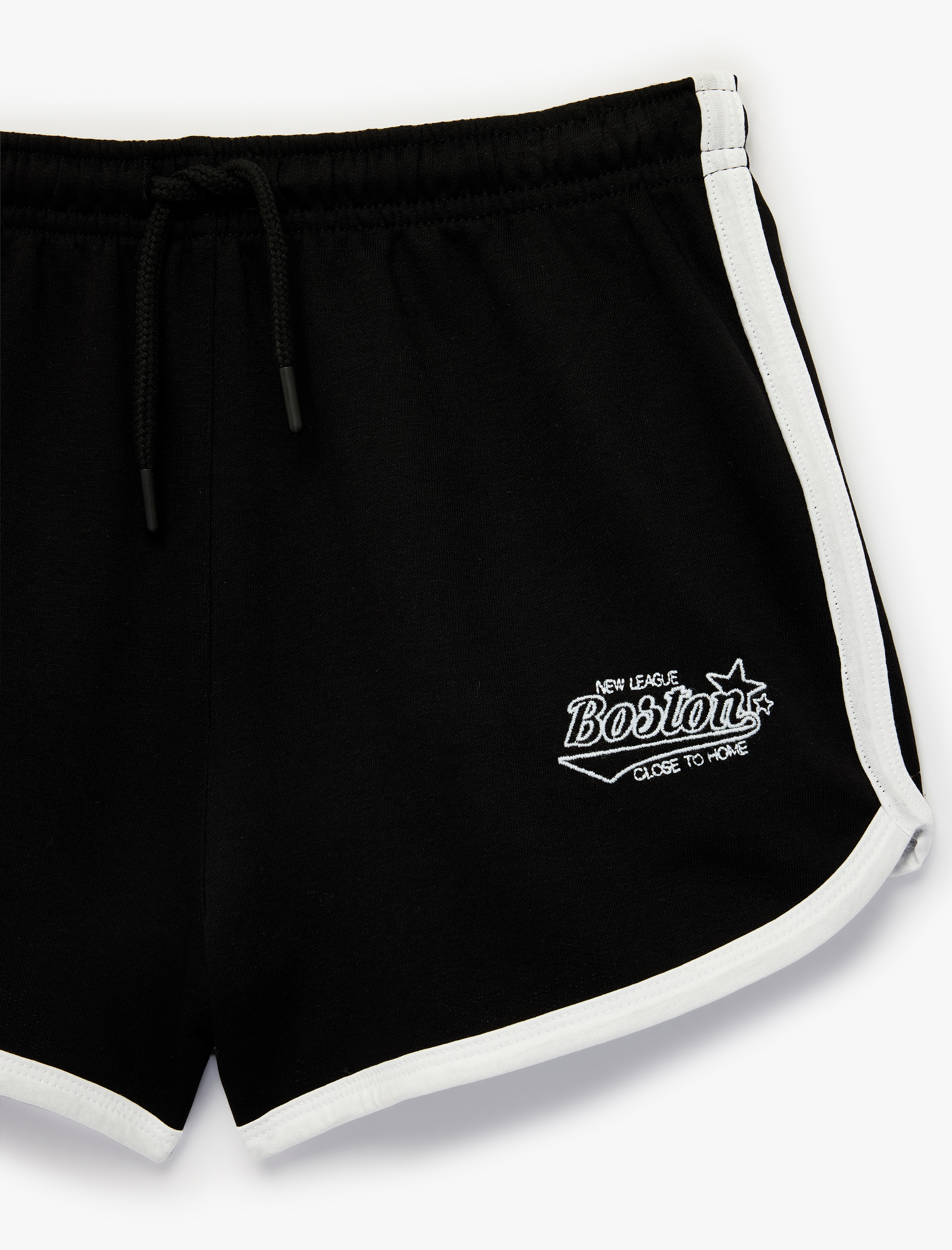   Pamuklu Beli Bağcıklı Nakış Detaylı Biyeli Mini Şort