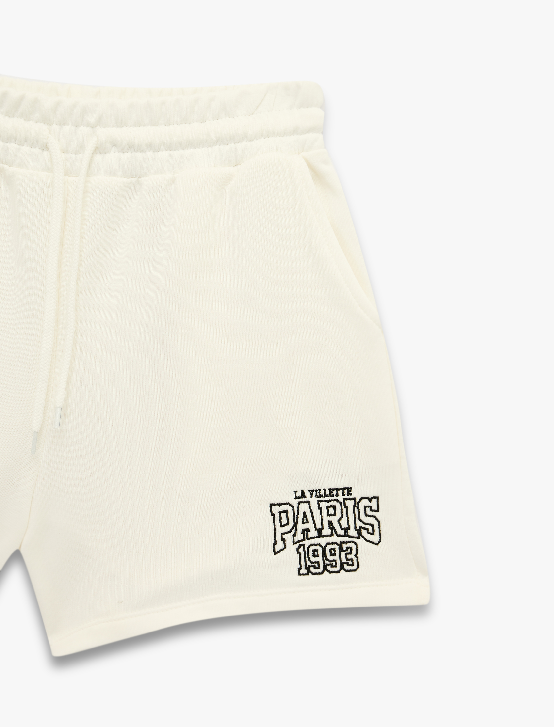   Pamuklu Nakış Detaylı Beli Bağcıklı Rahat Kalıp Mini Şort