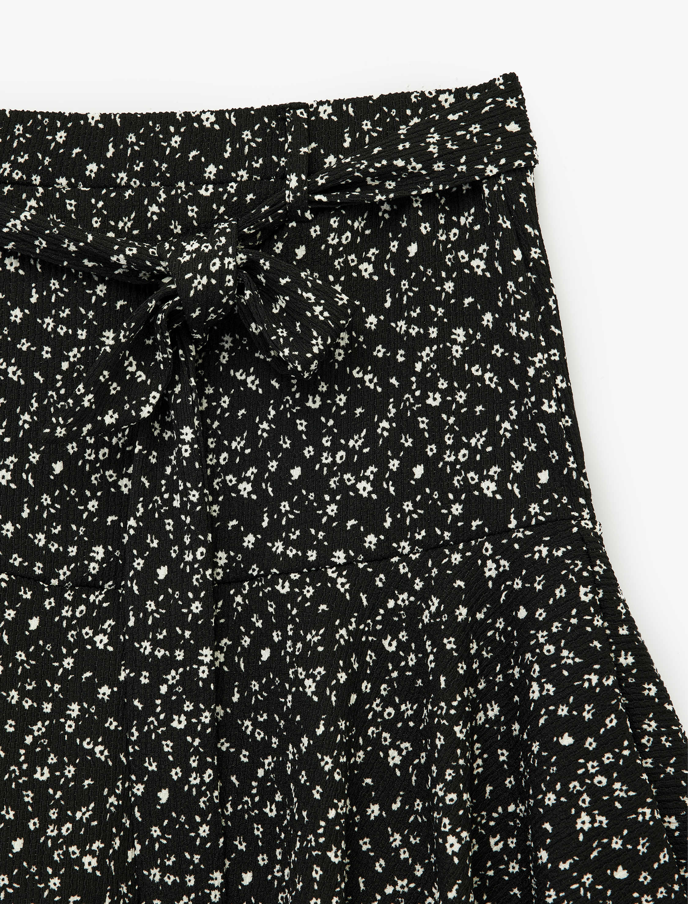   Rahat Kesim Bürümcük Çiçekli Mini Şort Etek