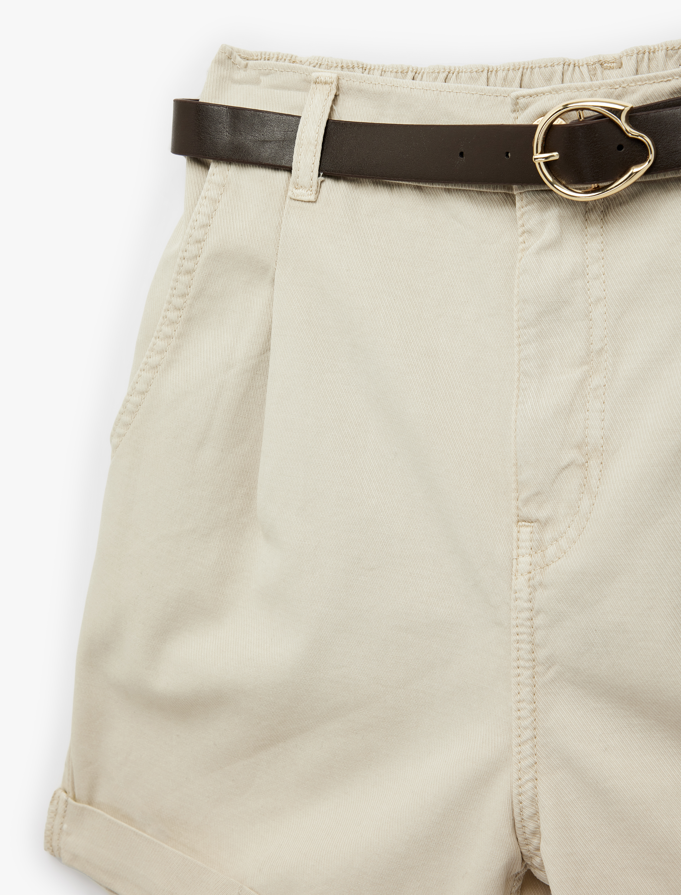   Pamuklu Rahat Kalıp Cepli Kemer Detaylı Mini Şort